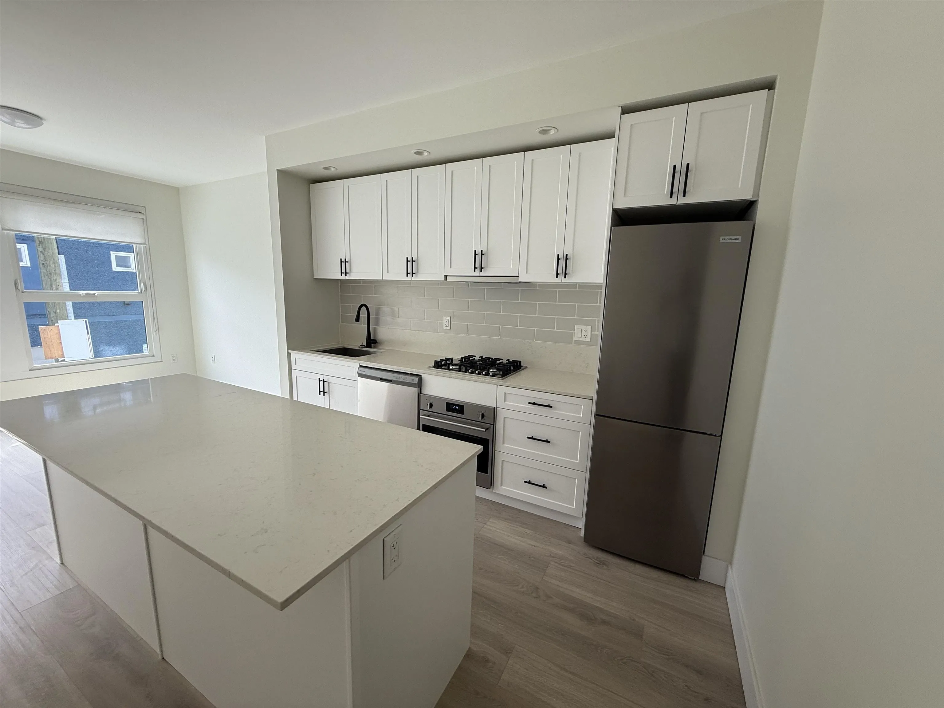 208 626 Alexander Street