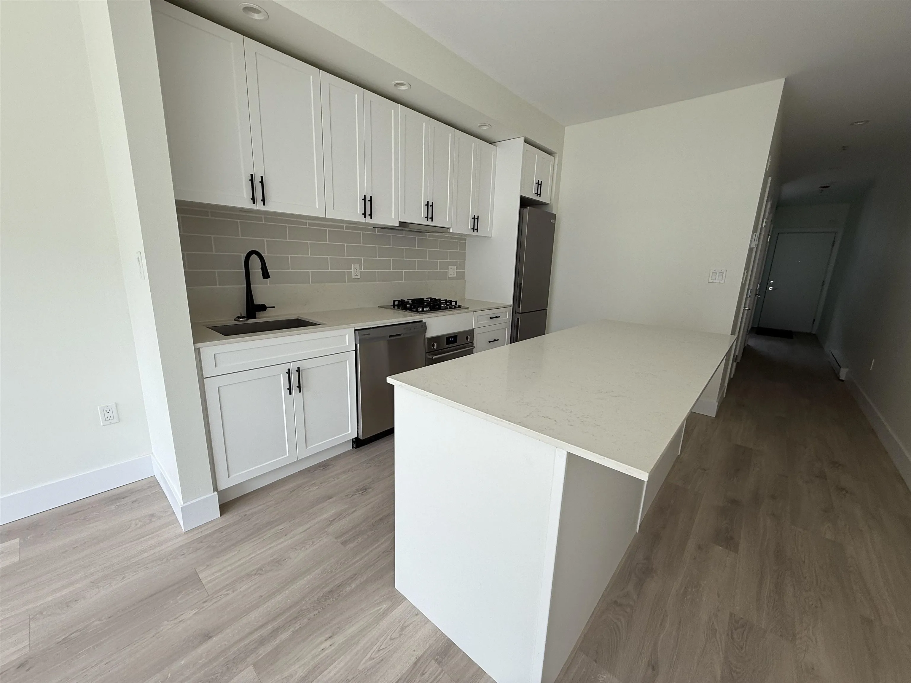 208 626 Alexander Street