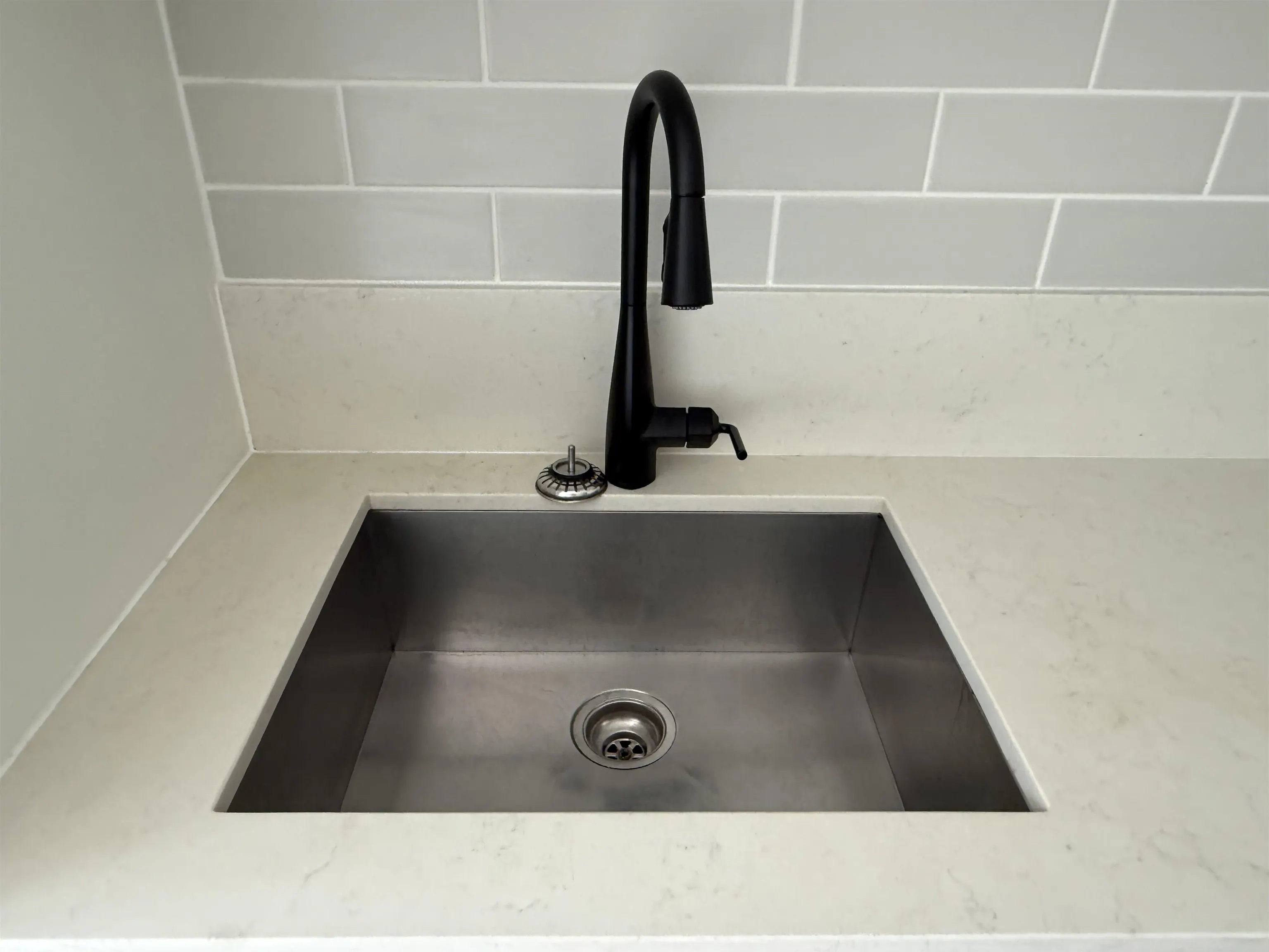 208 626 Alexander Street