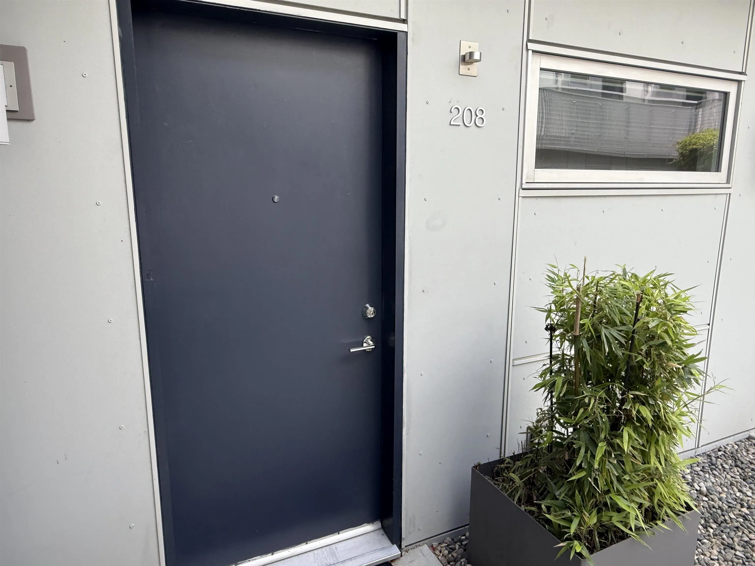 208 626 Alexander Street