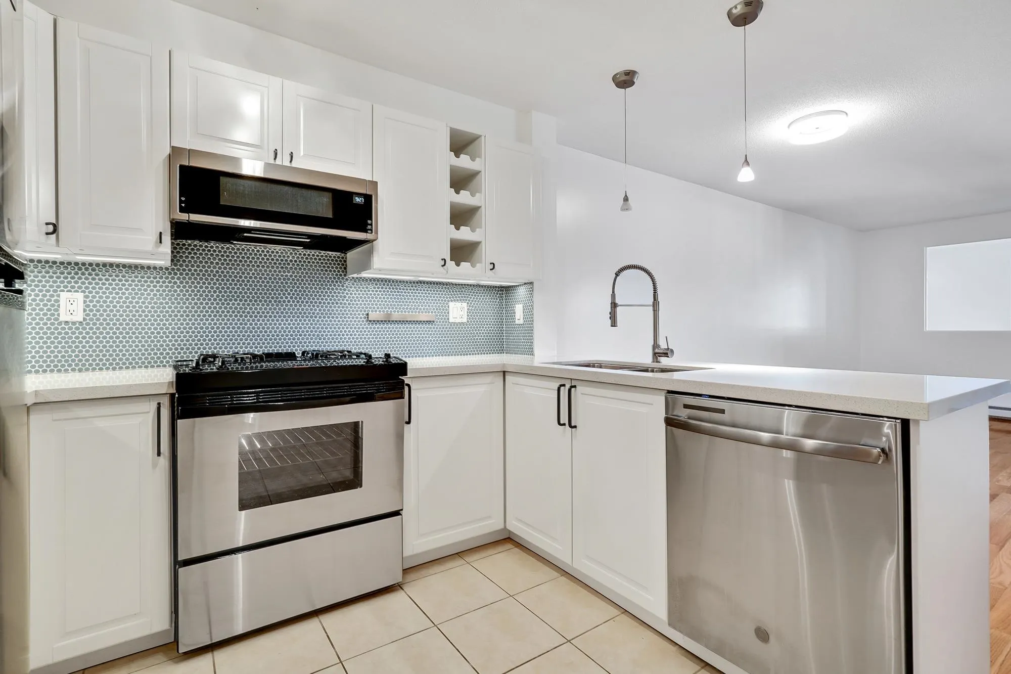 302 2741 E Hastings Street