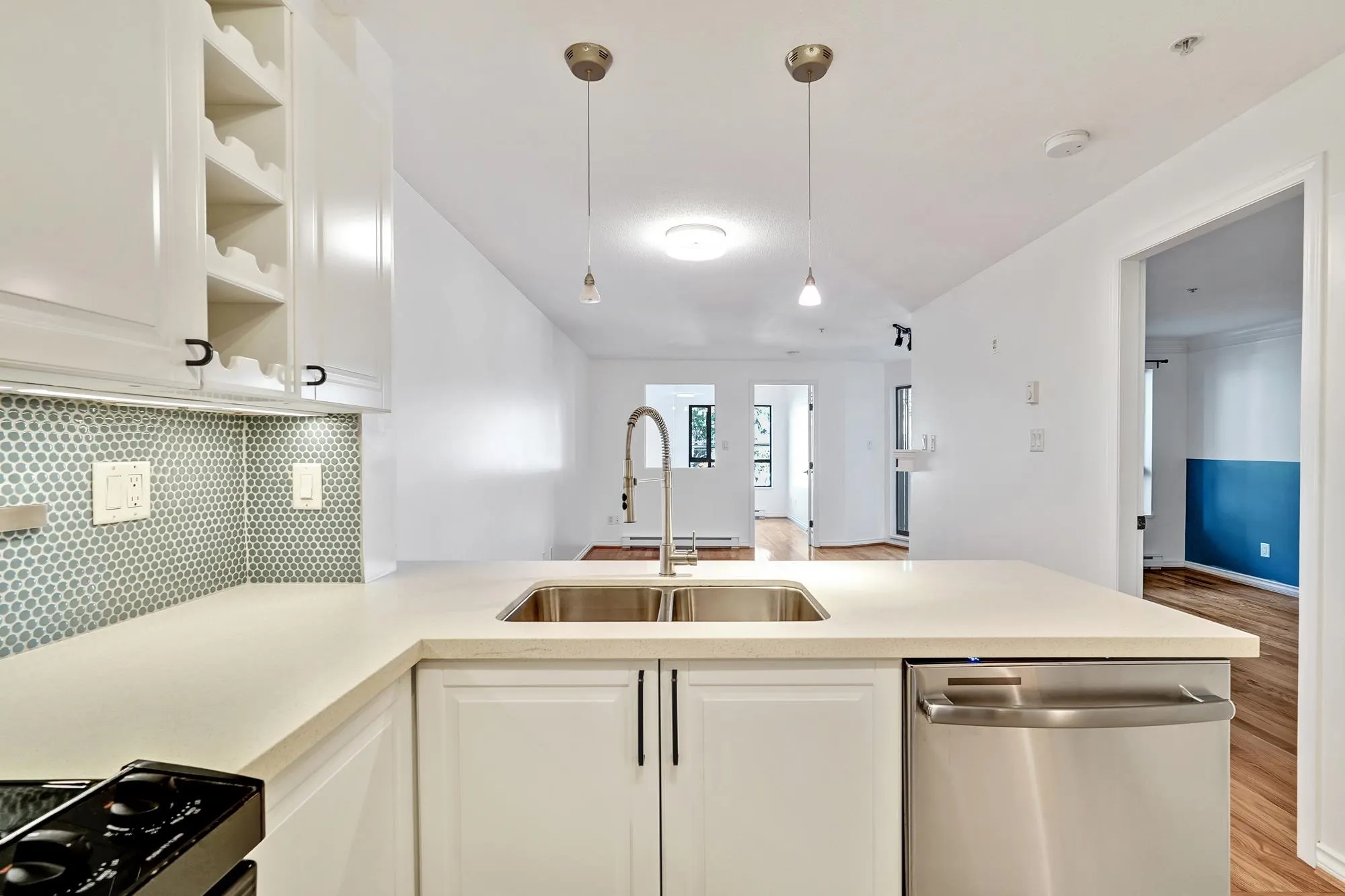 302 2741 E Hastings Street