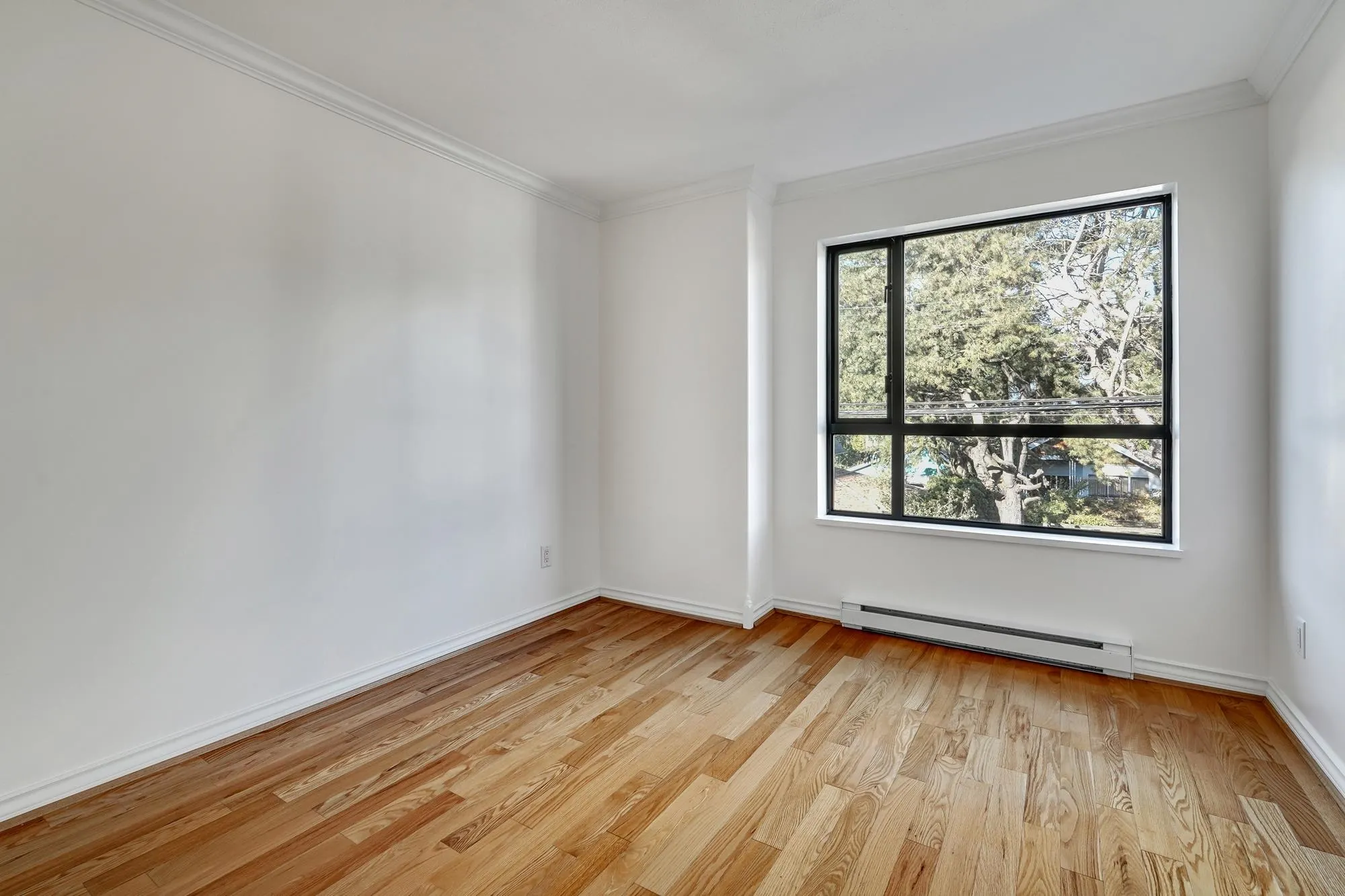 302 2741 E Hastings Street