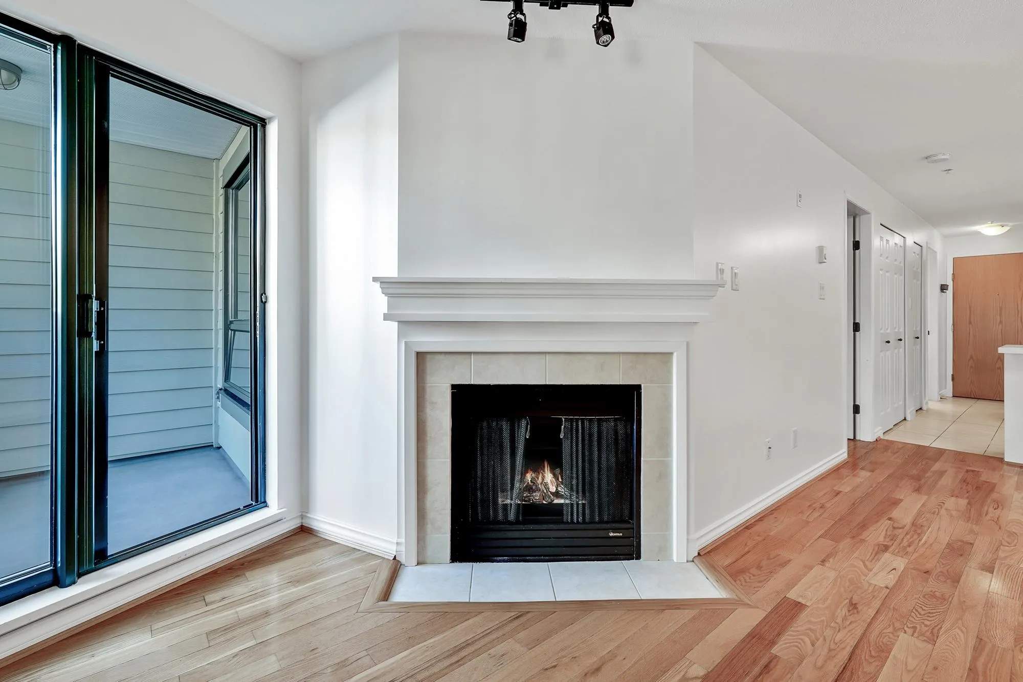 302 2741 E Hastings Street