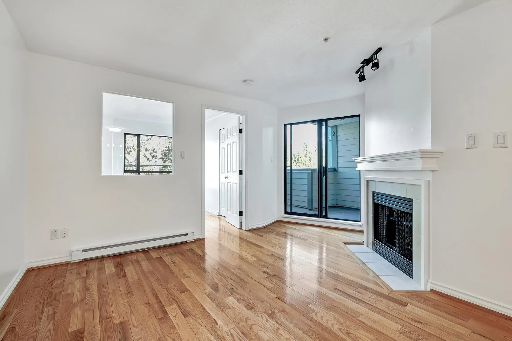 302 2741 E Hastings Street