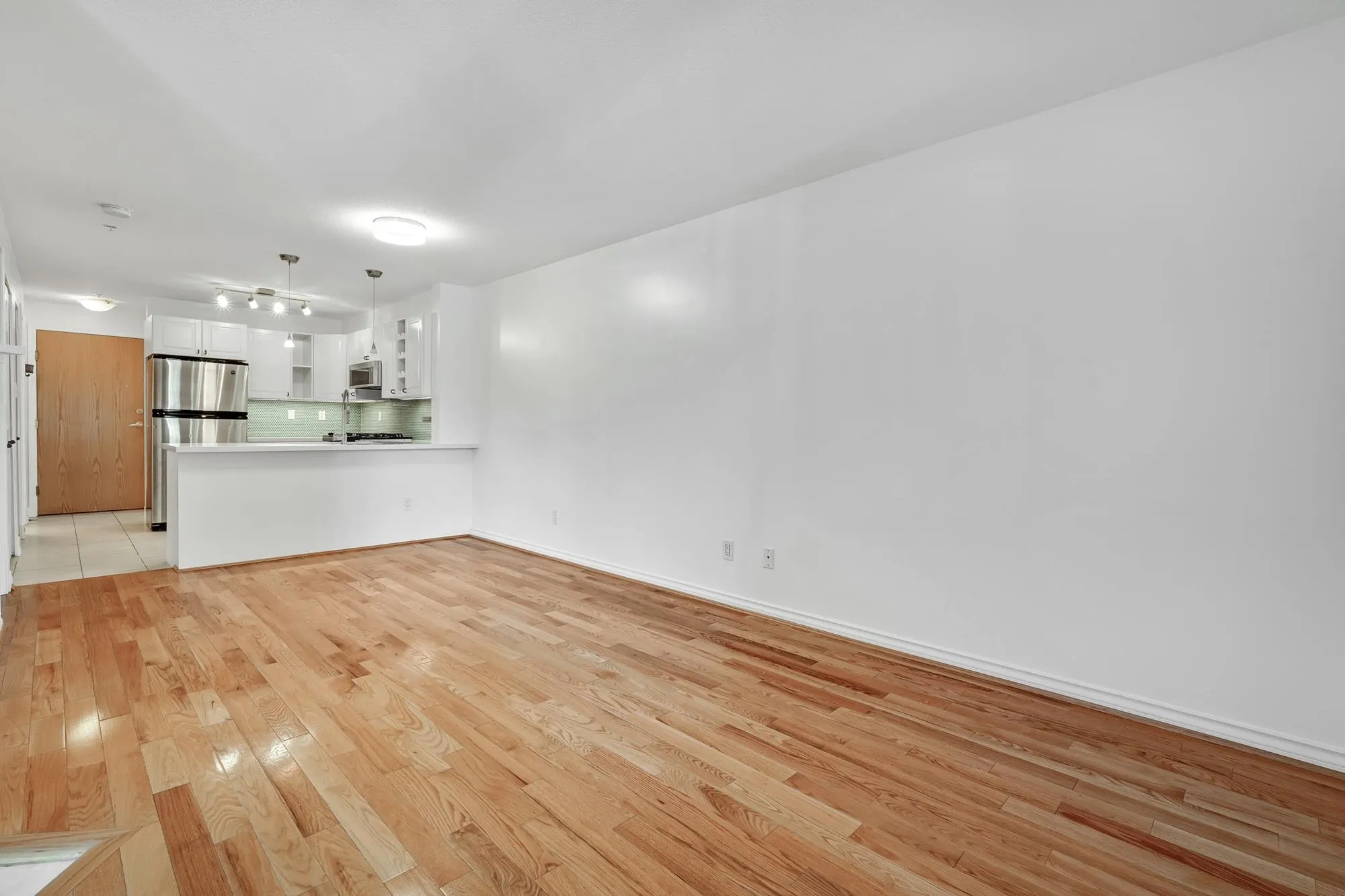 302 2741 E Hastings Street