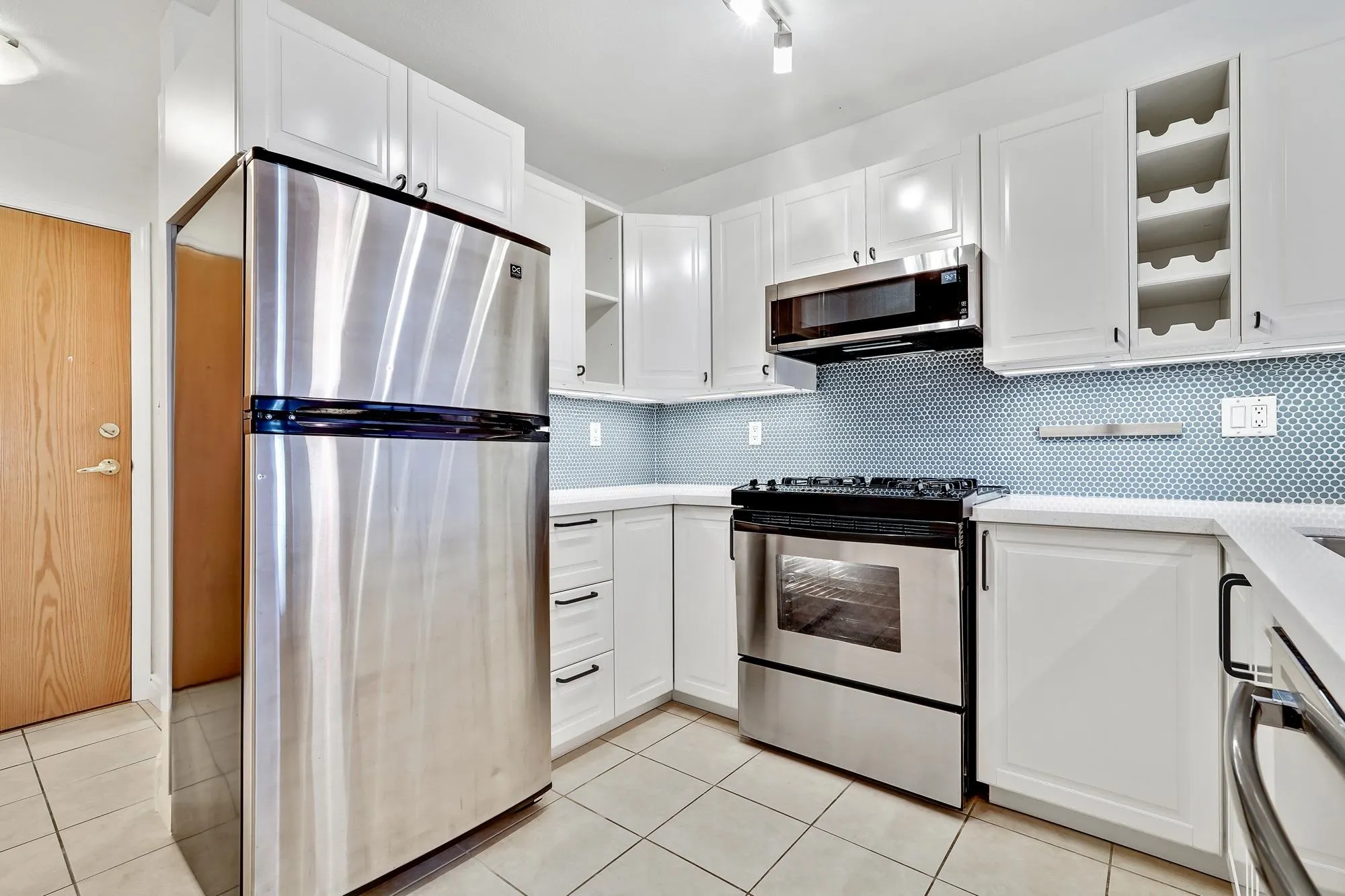 302 2741 E Hastings Street