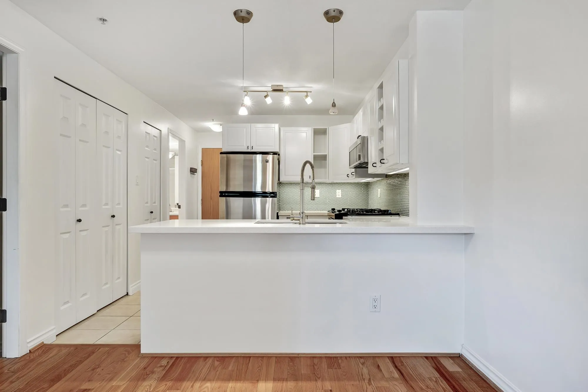 302 2741 E Hastings Street