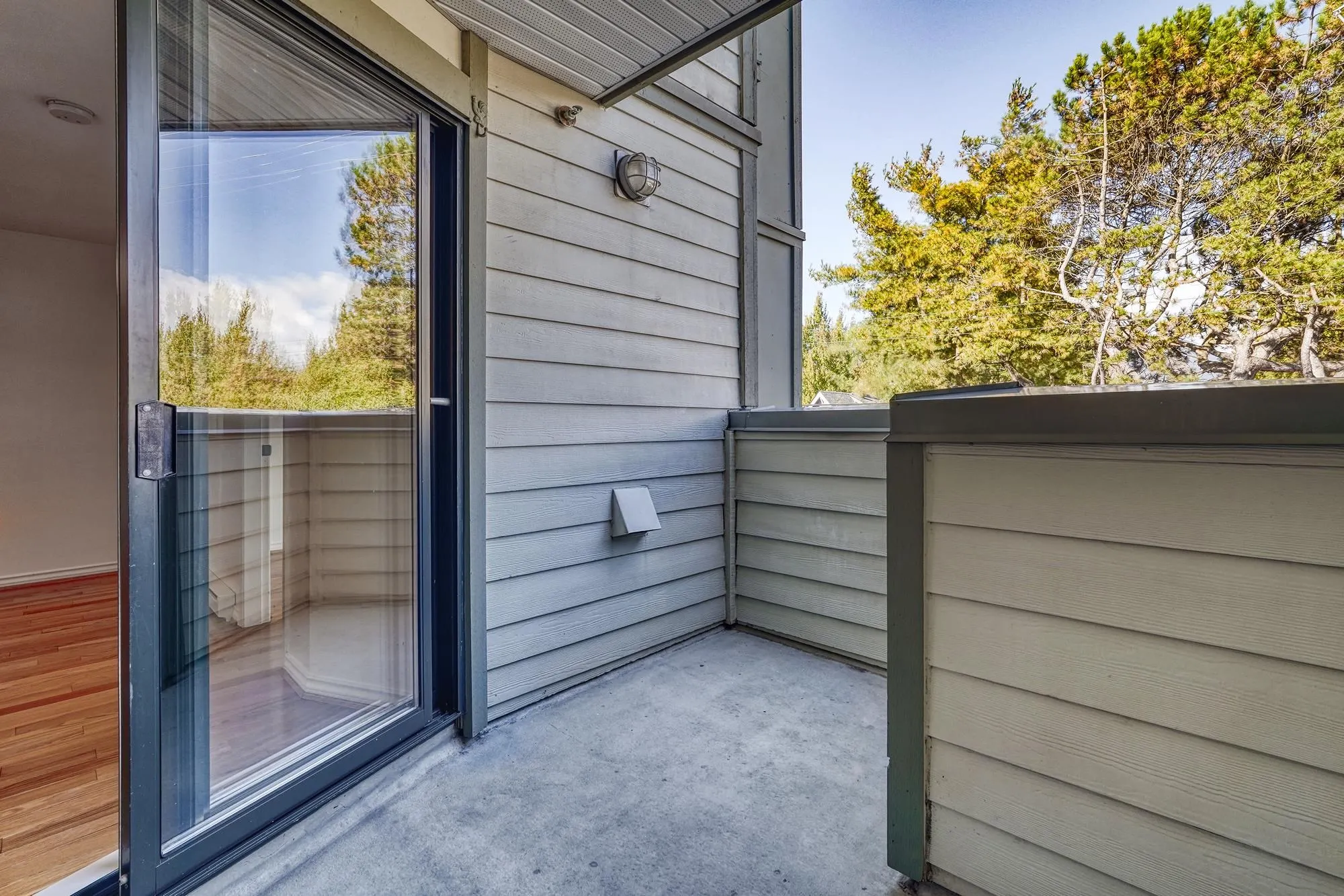 302 2741 E Hastings Street