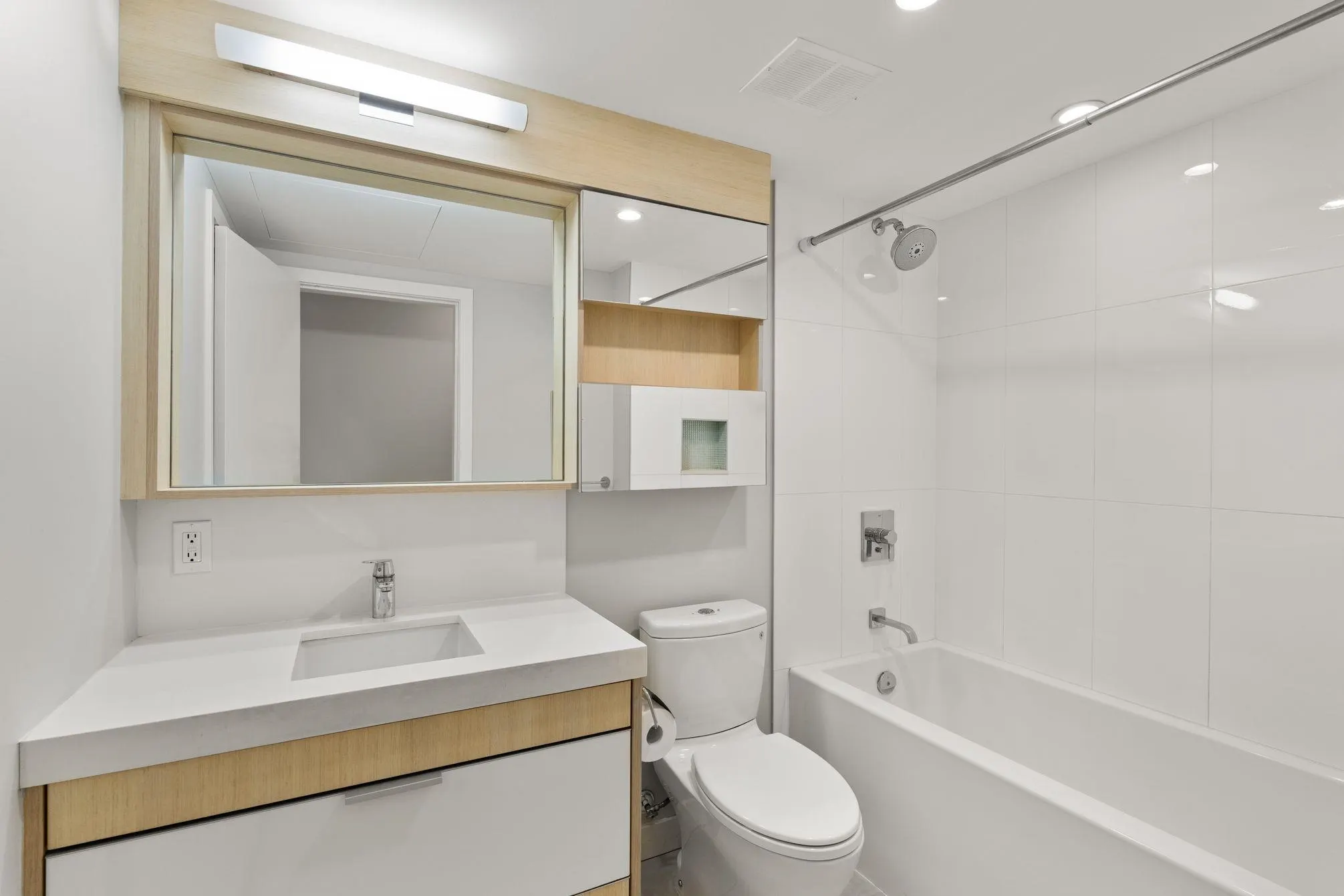 207 111 E 3rd Street