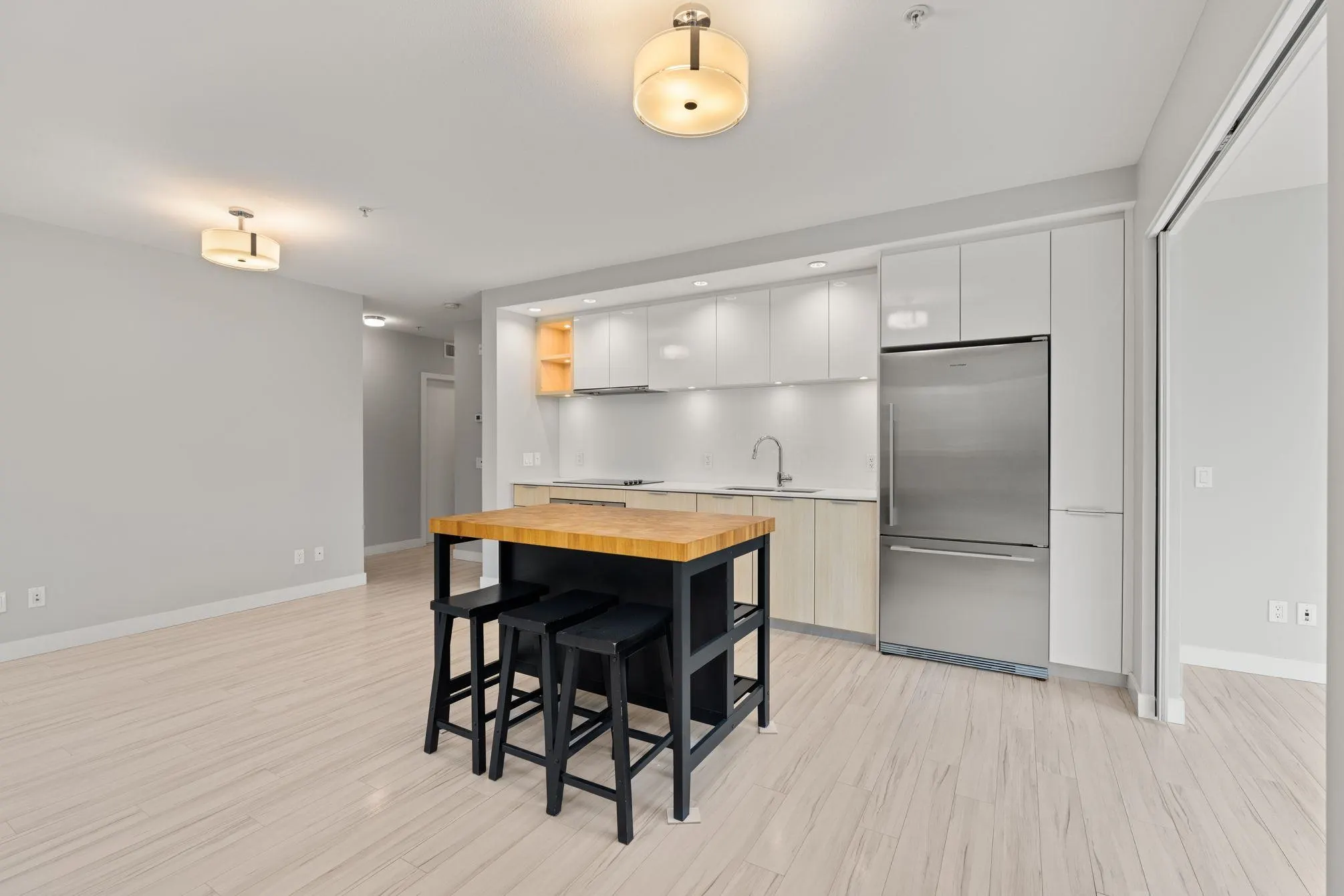 207 111 E 3rd Street