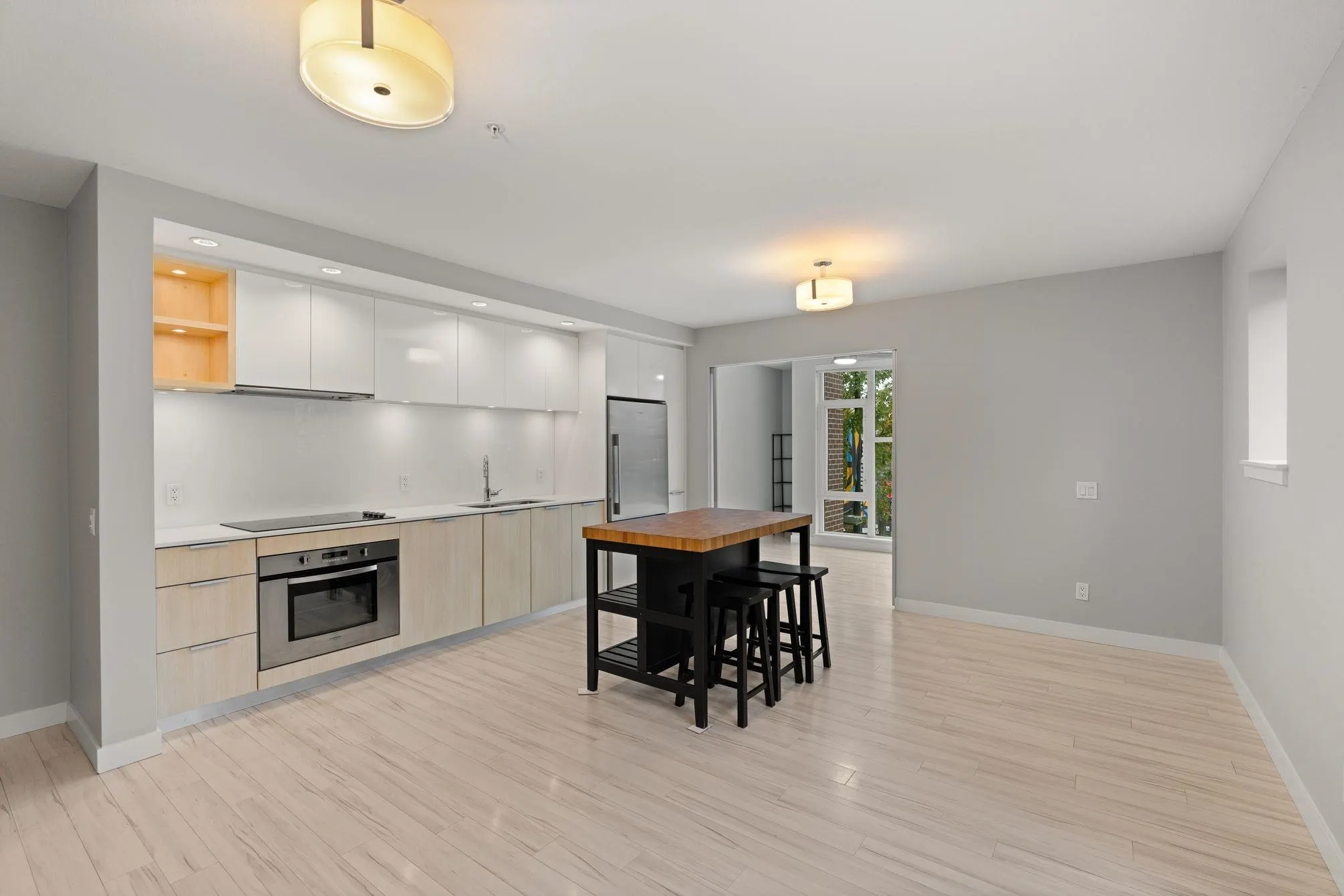 207 111 E 3rd Street