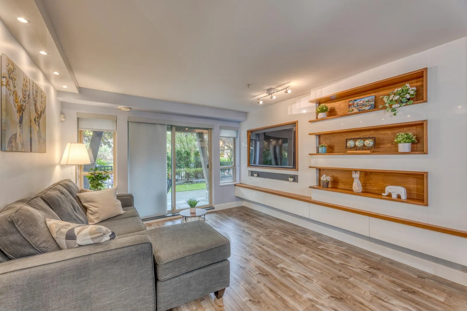 202 3156 Dayanee Springs Boulevard