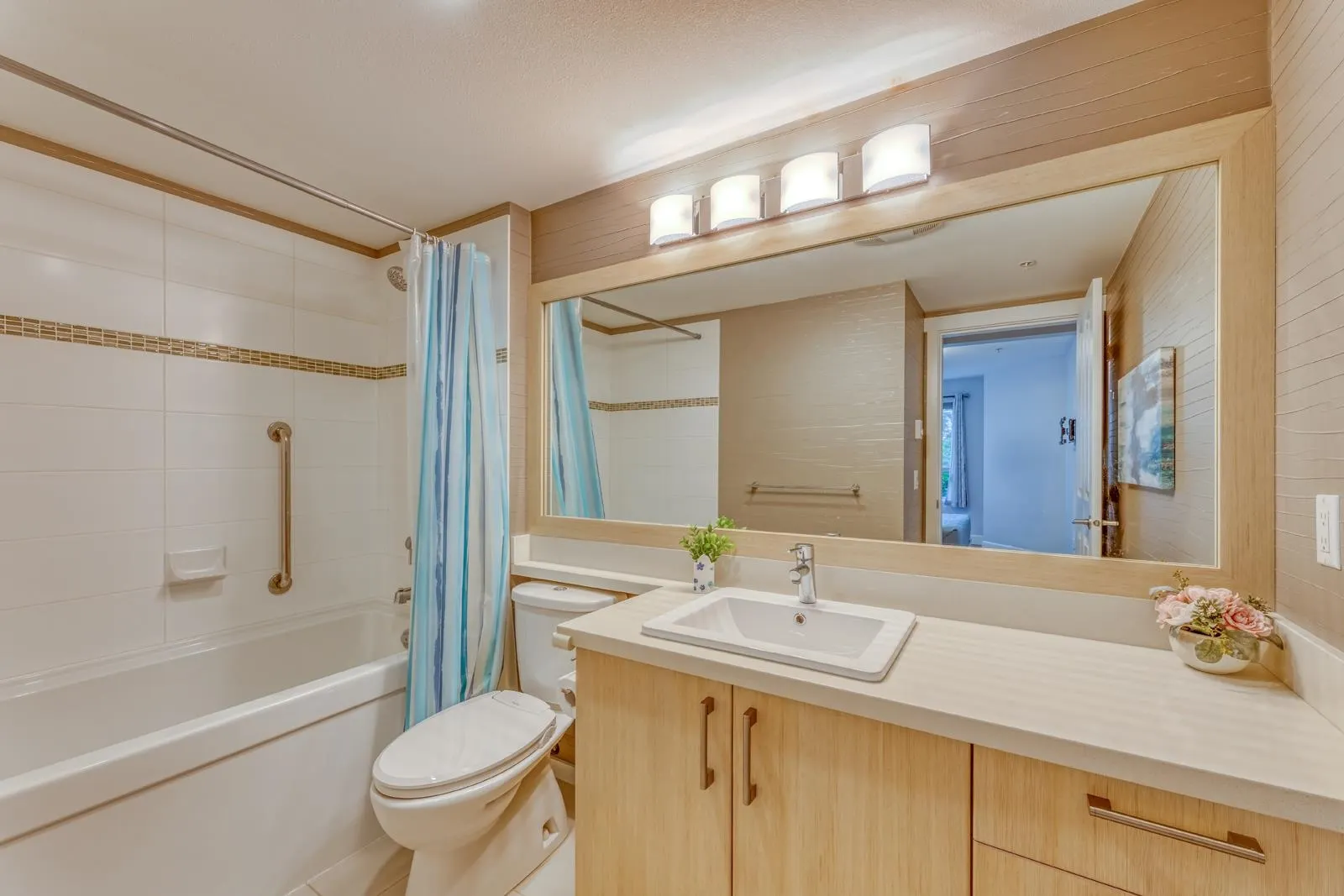 202 3156 Dayanee Springs Boulevard