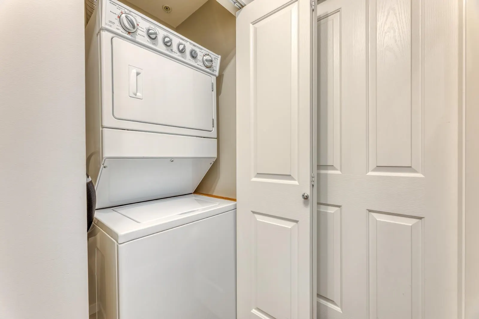 202 3156 Dayanee Springs Boulevard