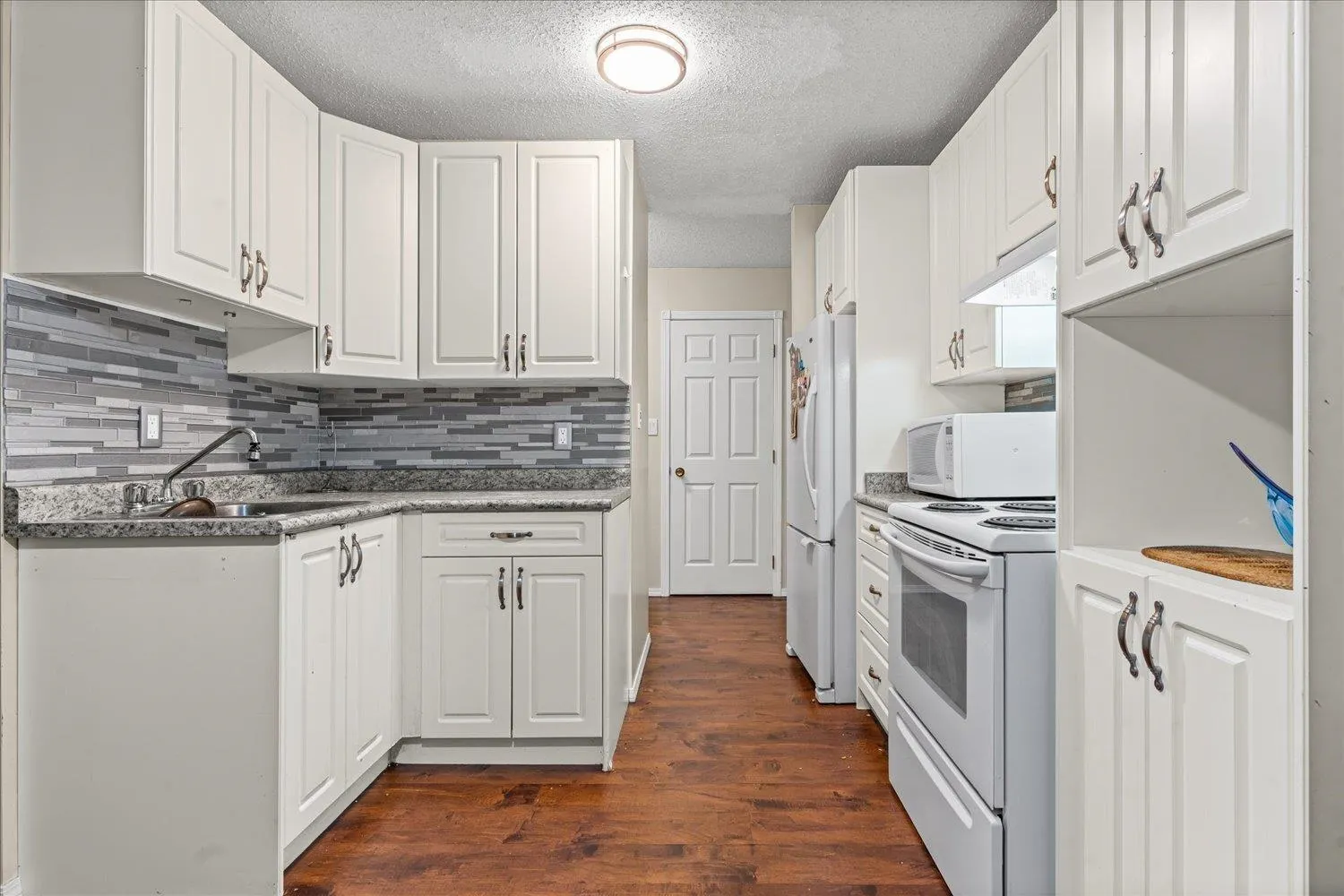 109 9175 Mary Street