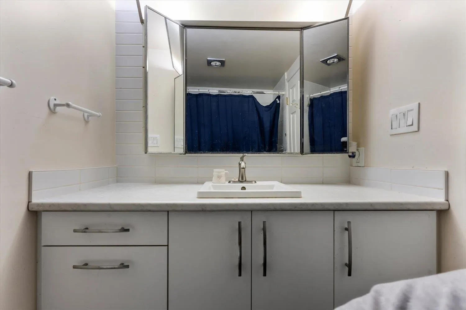 109 9175 Mary Street