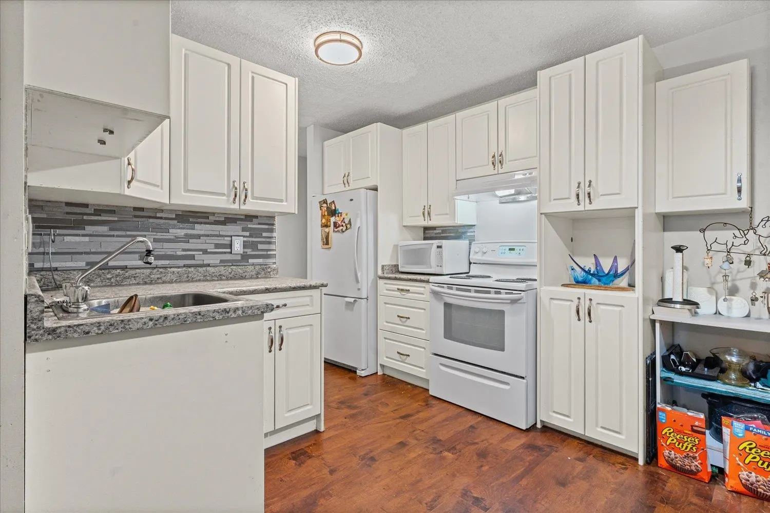 109 9175 Mary Street