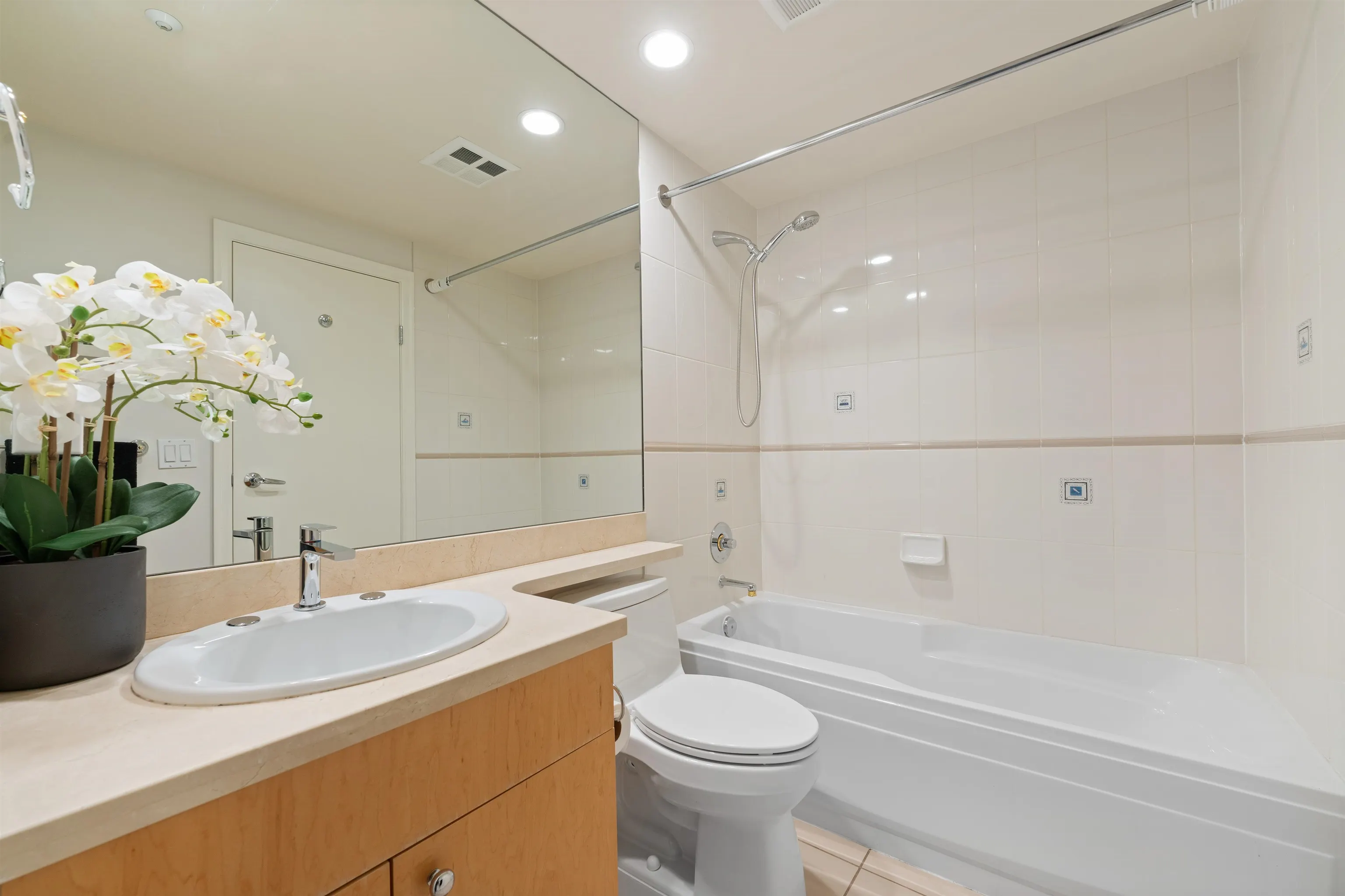 504 1790 Bayshore Drive