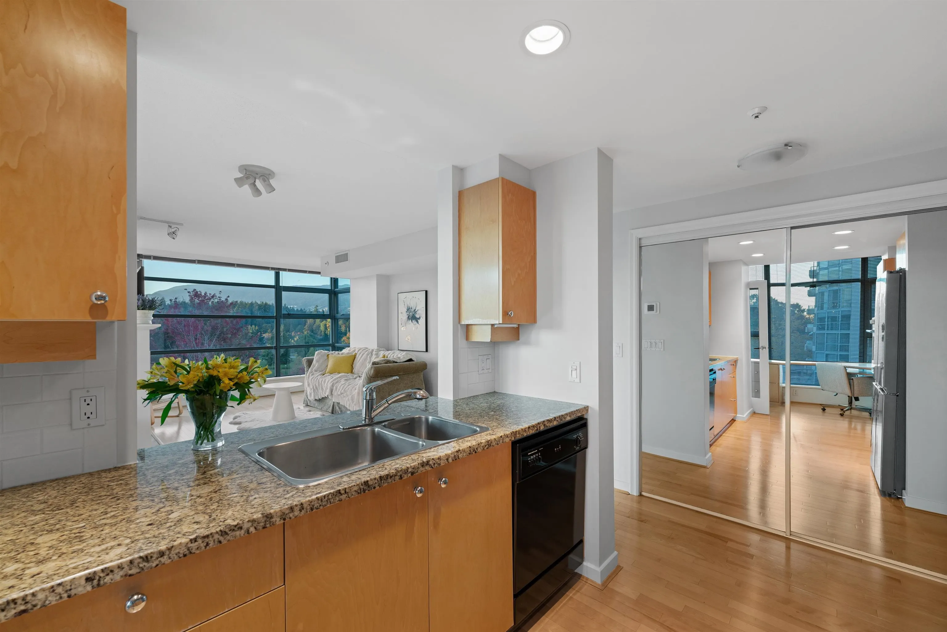 504 1790 Bayshore Drive