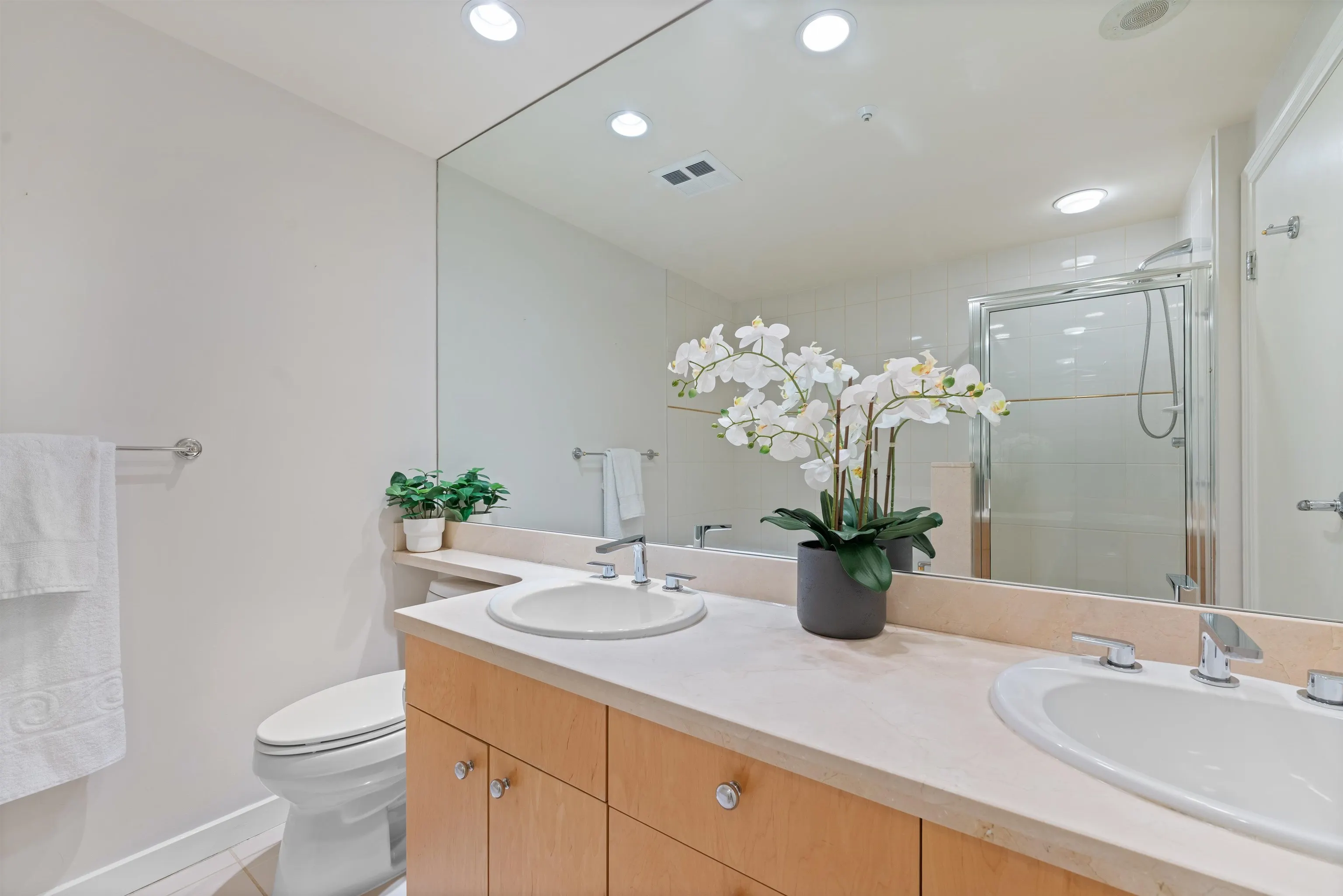 504 1790 Bayshore Drive