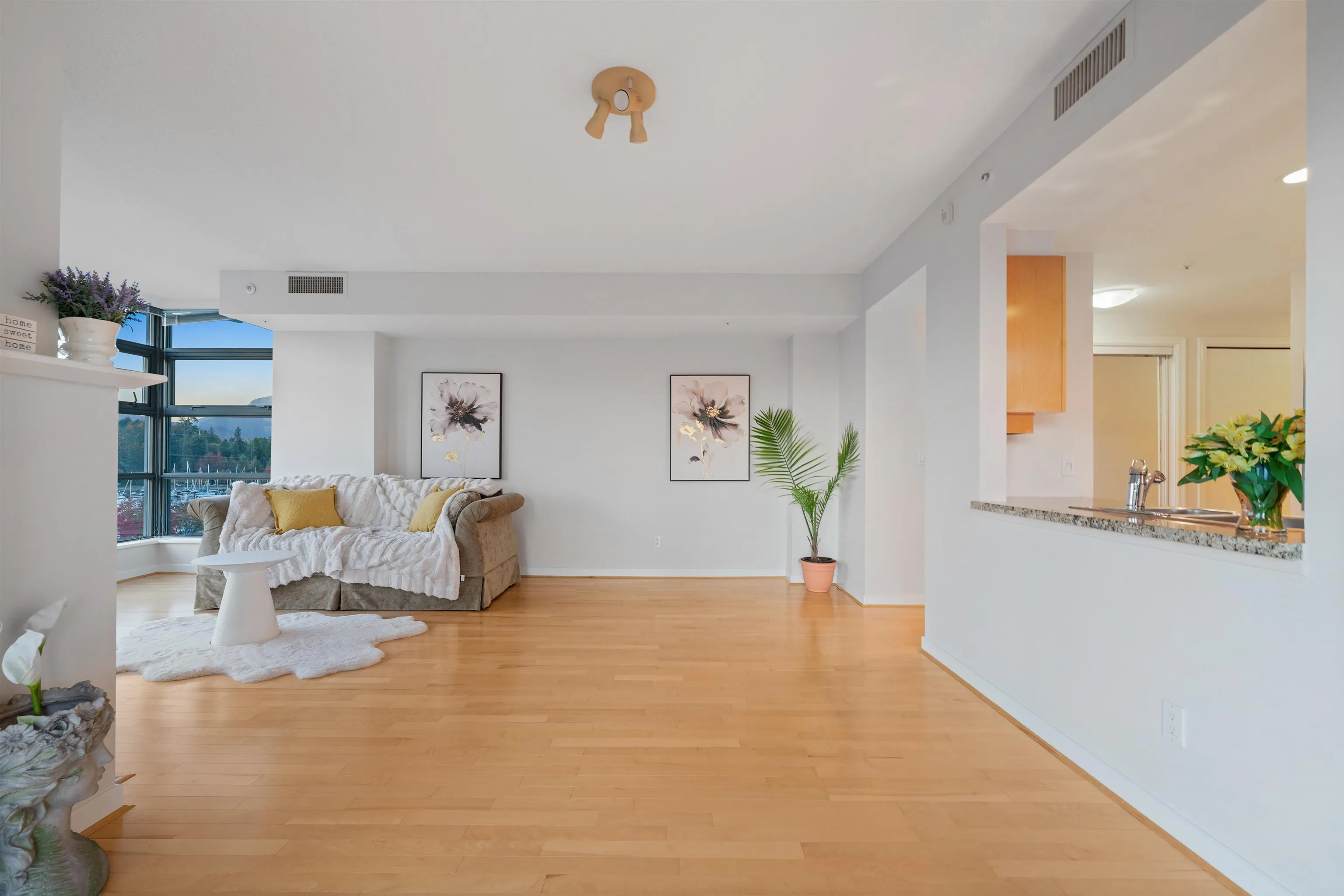 504 1790 Bayshore Drive