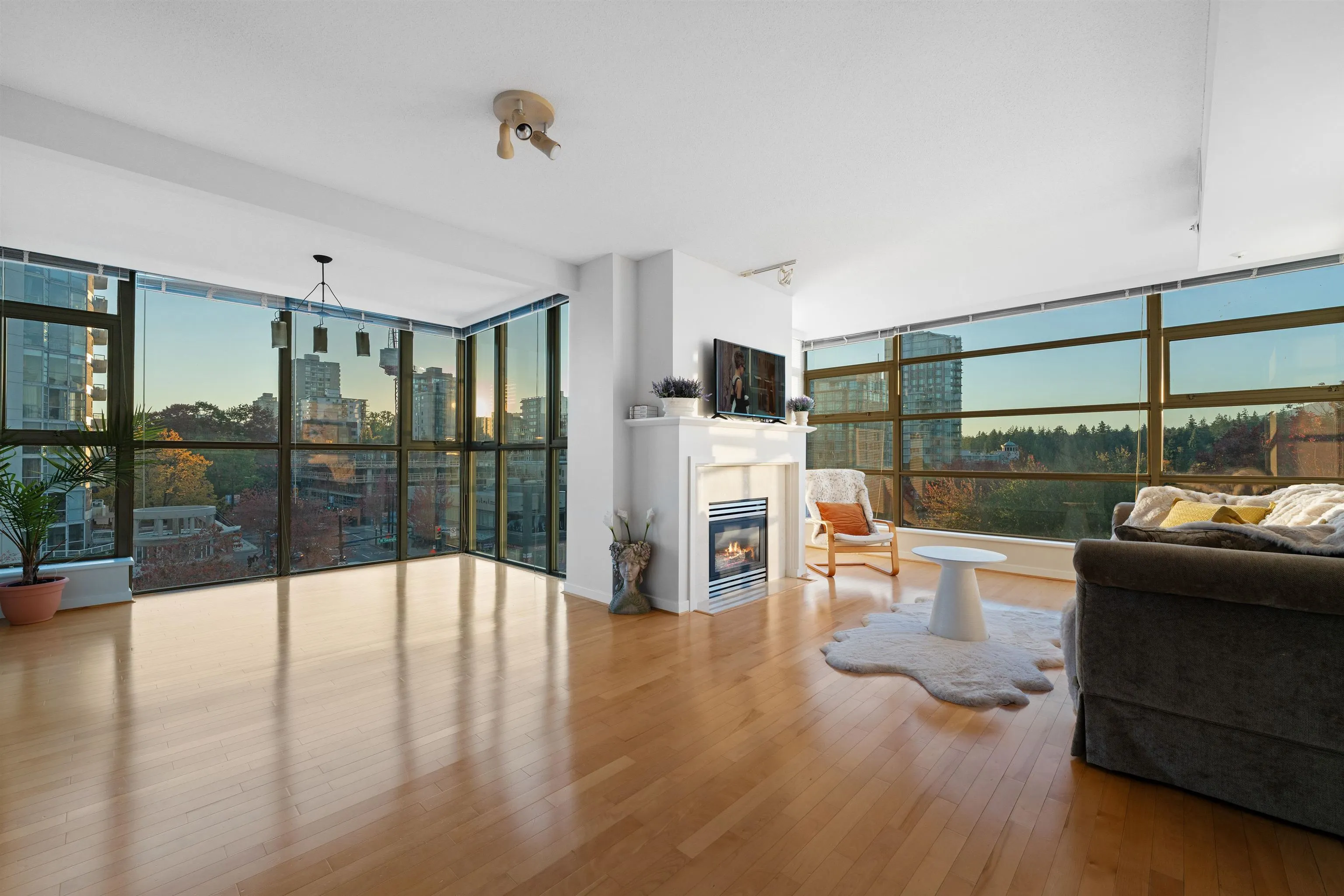 504 1790 Bayshore Drive