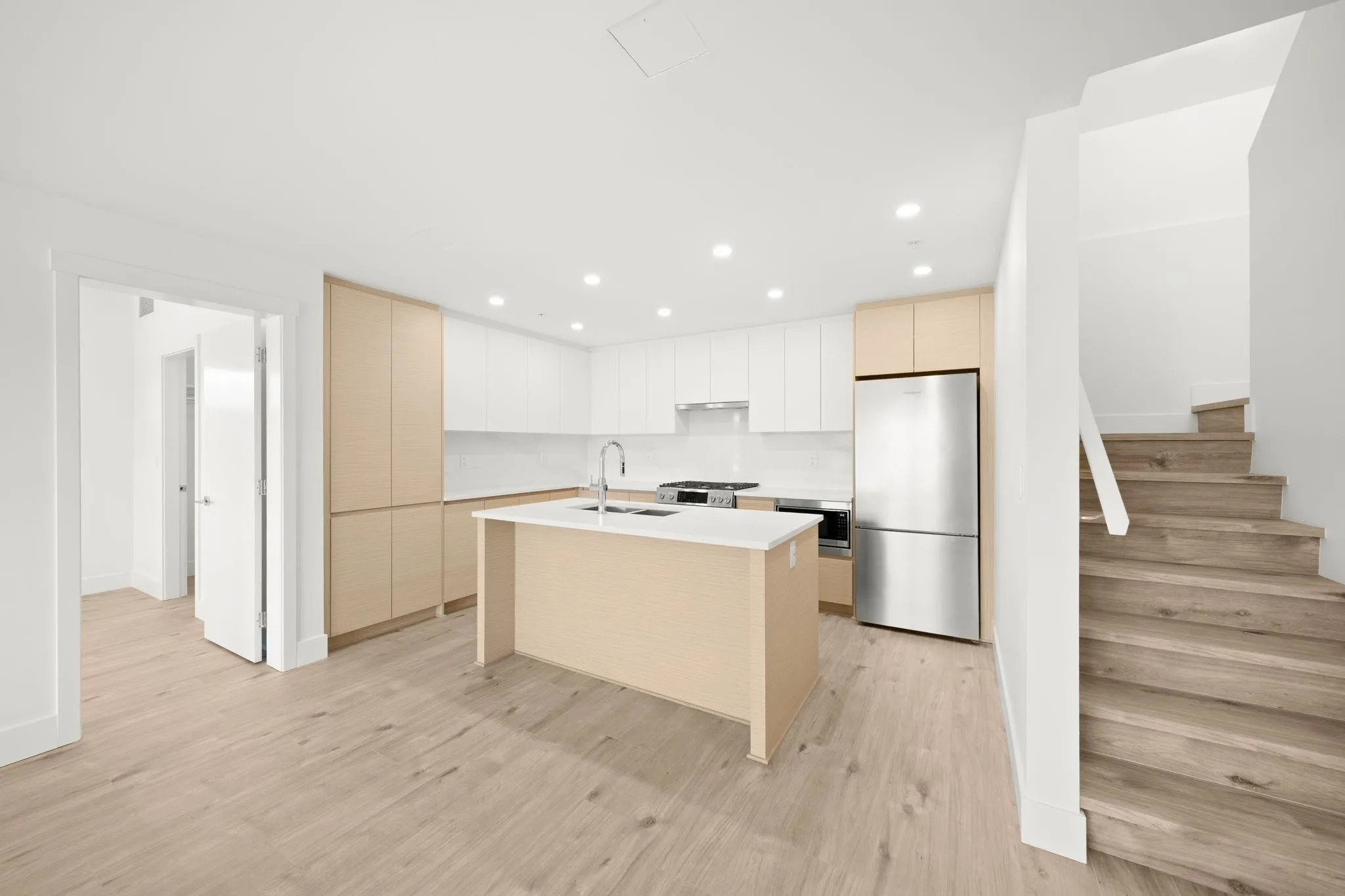 504 4788 Hastings Street