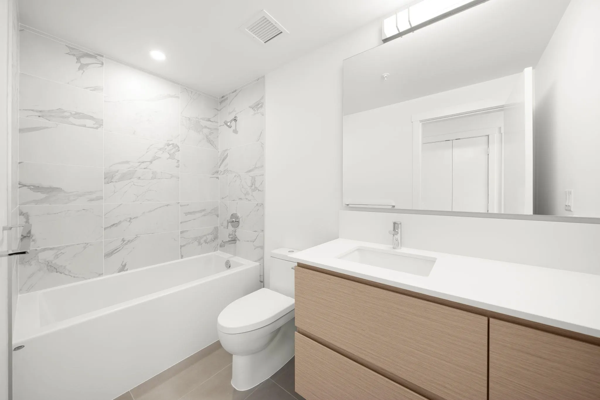 504 4788 Hastings Street