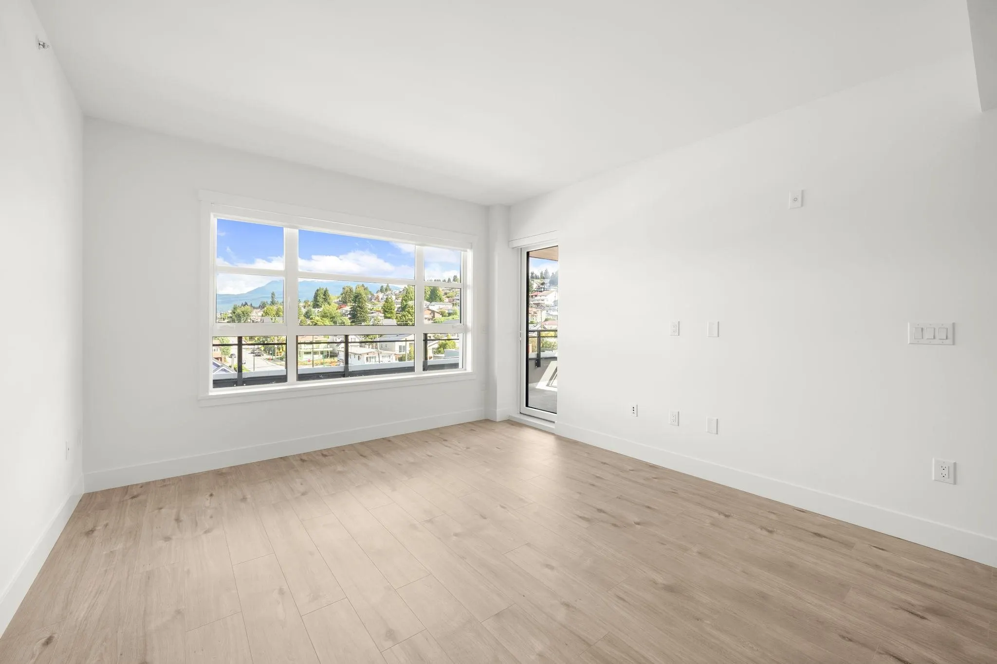 504 4788 Hastings Street