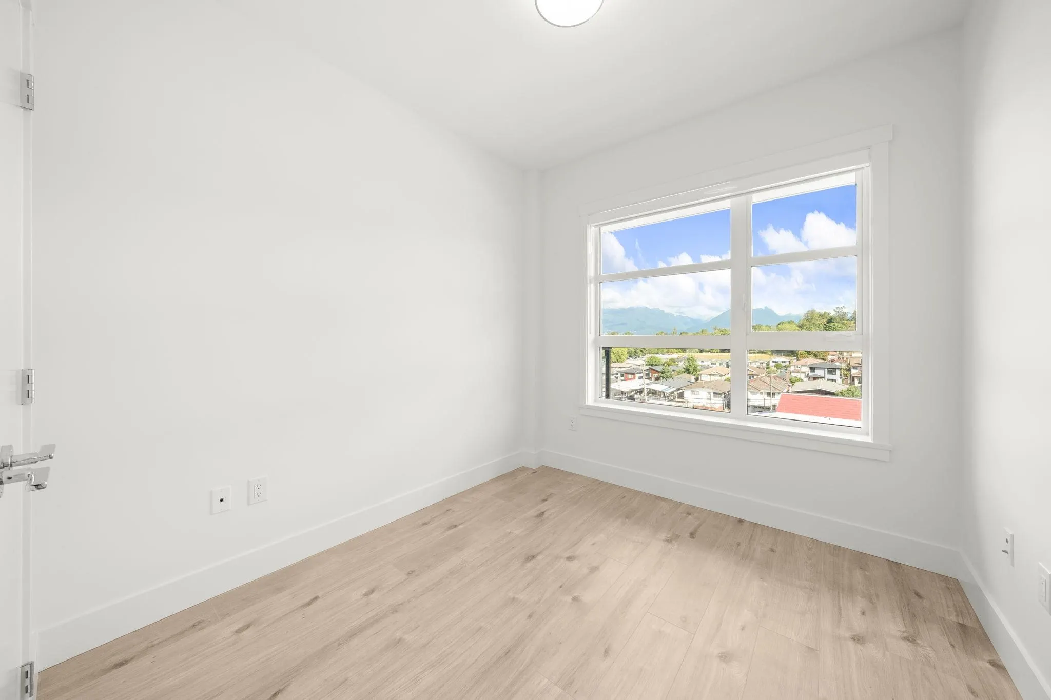 504 4788 Hastings Street