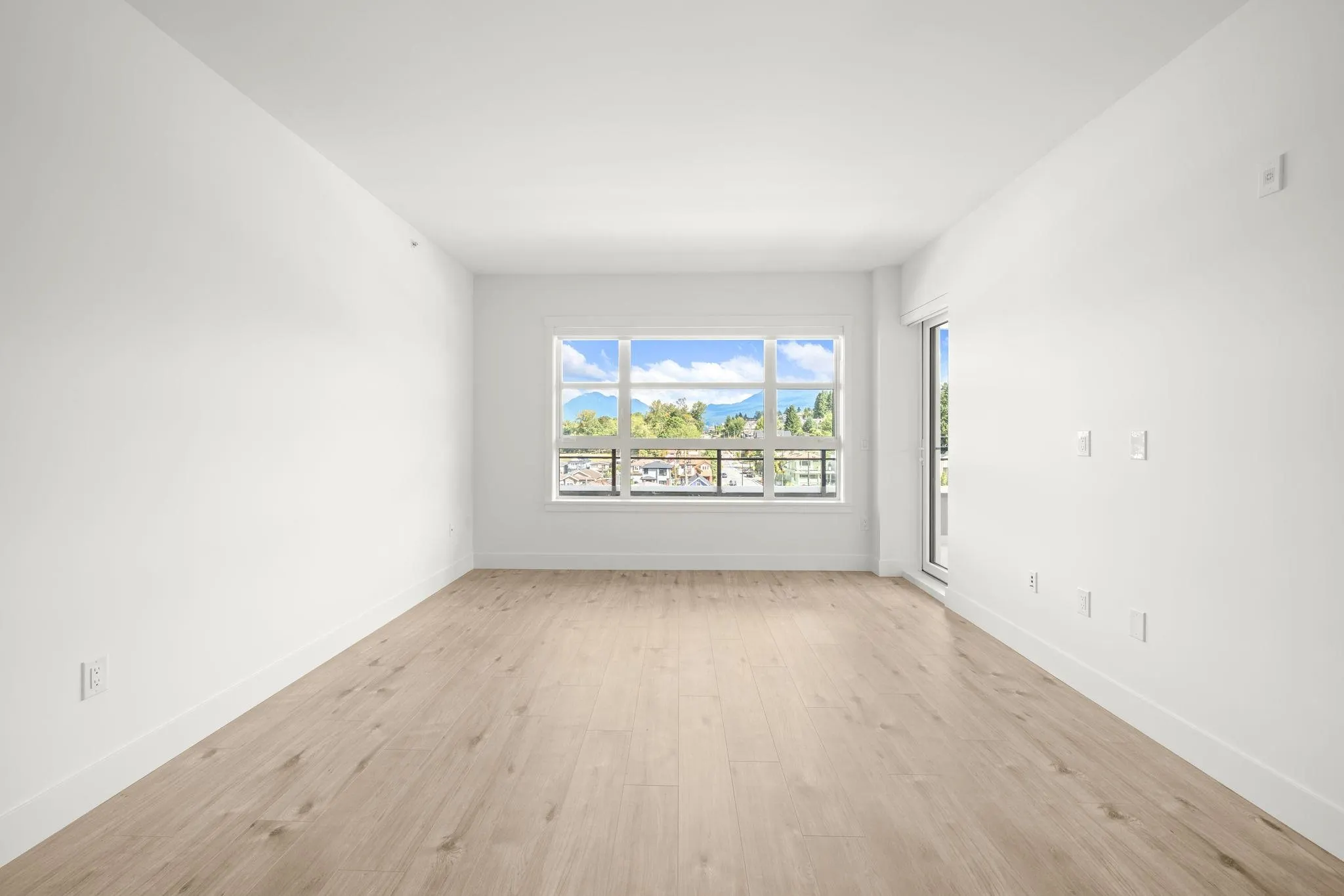 504 4788 Hastings Street