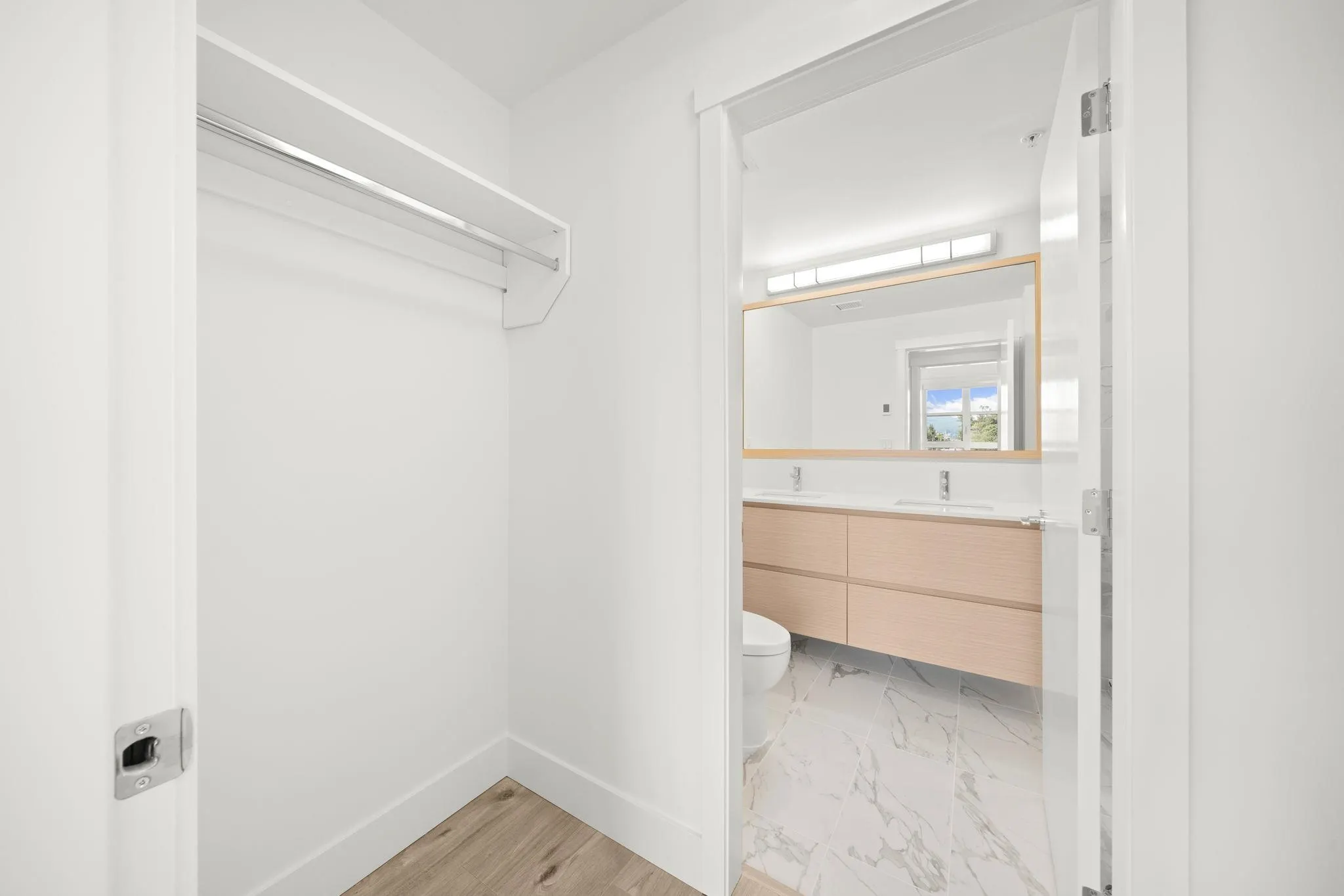 504 4788 Hastings Street