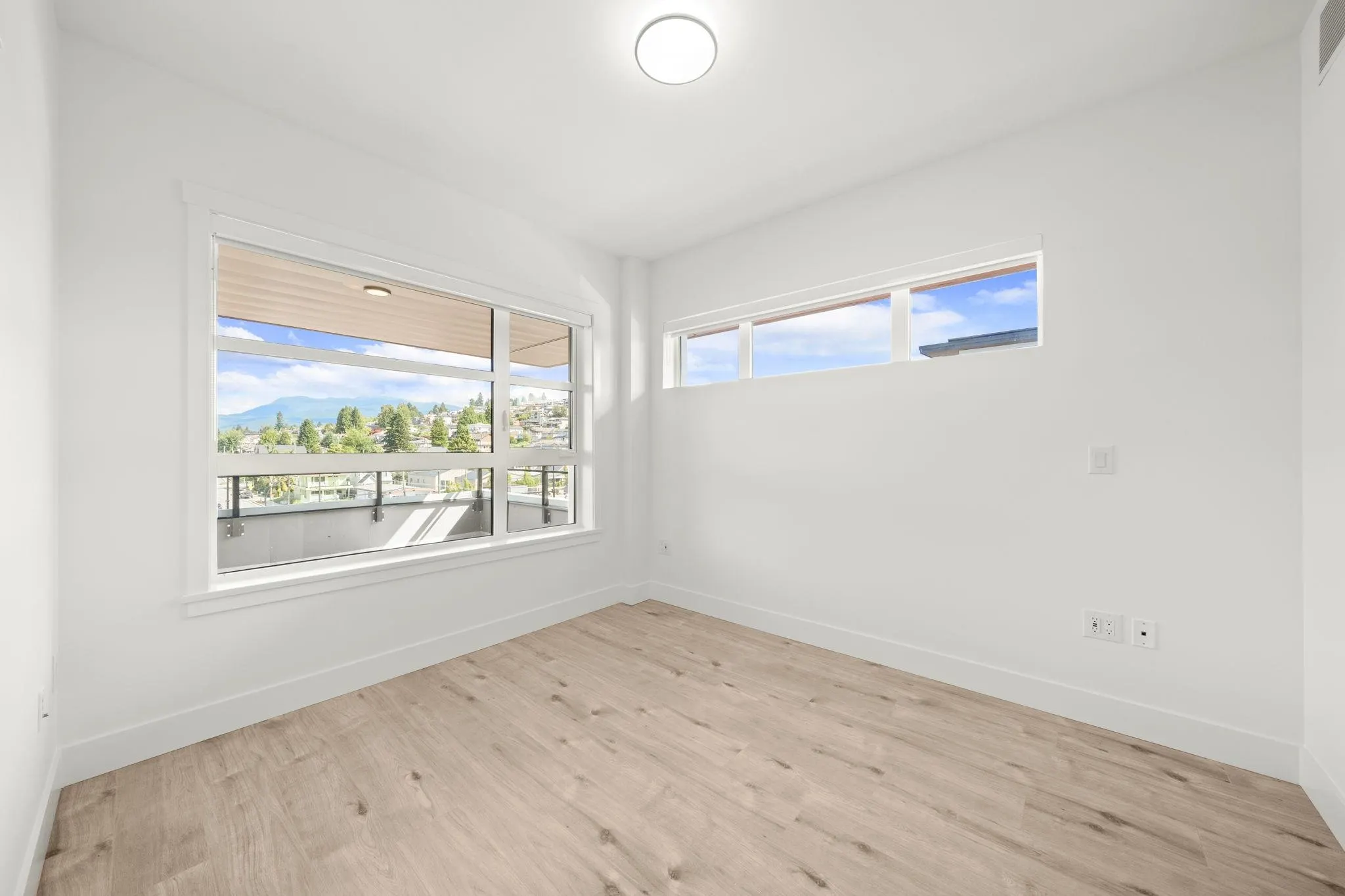 504 4788 Hastings Street