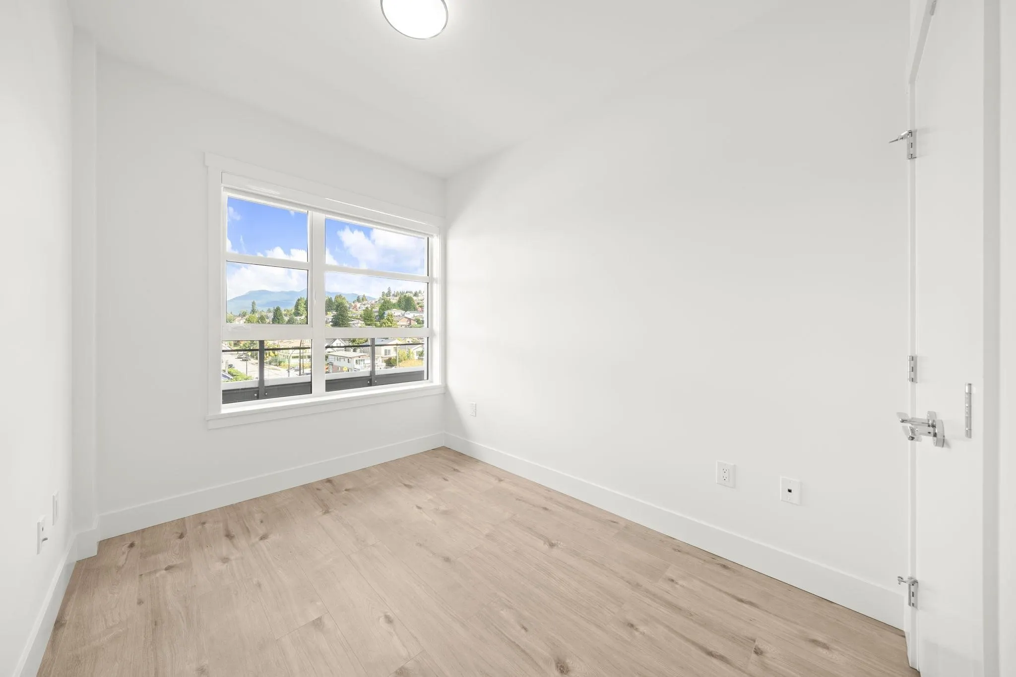 504 4788 Hastings Street