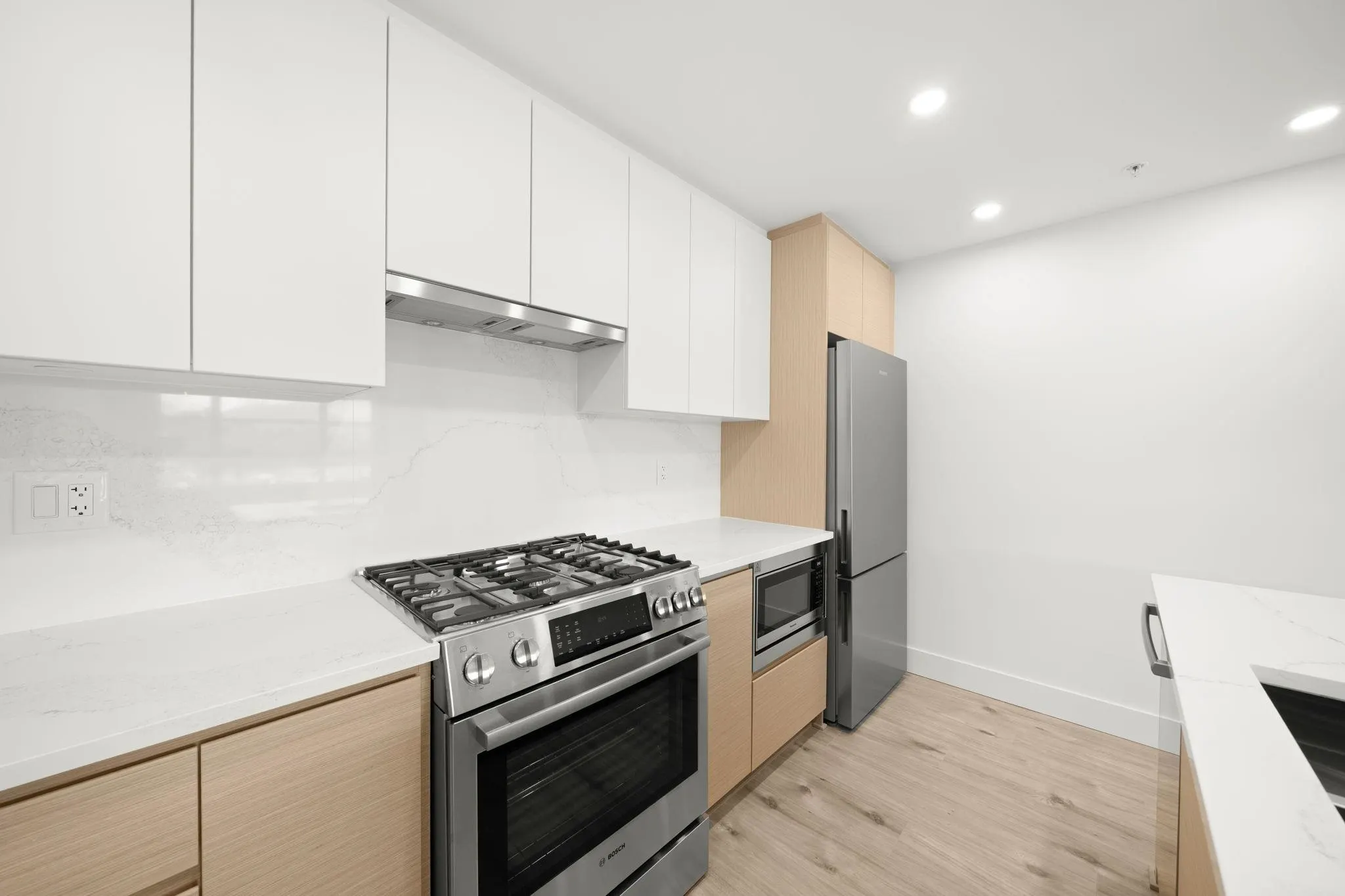 504 4788 Hastings Street