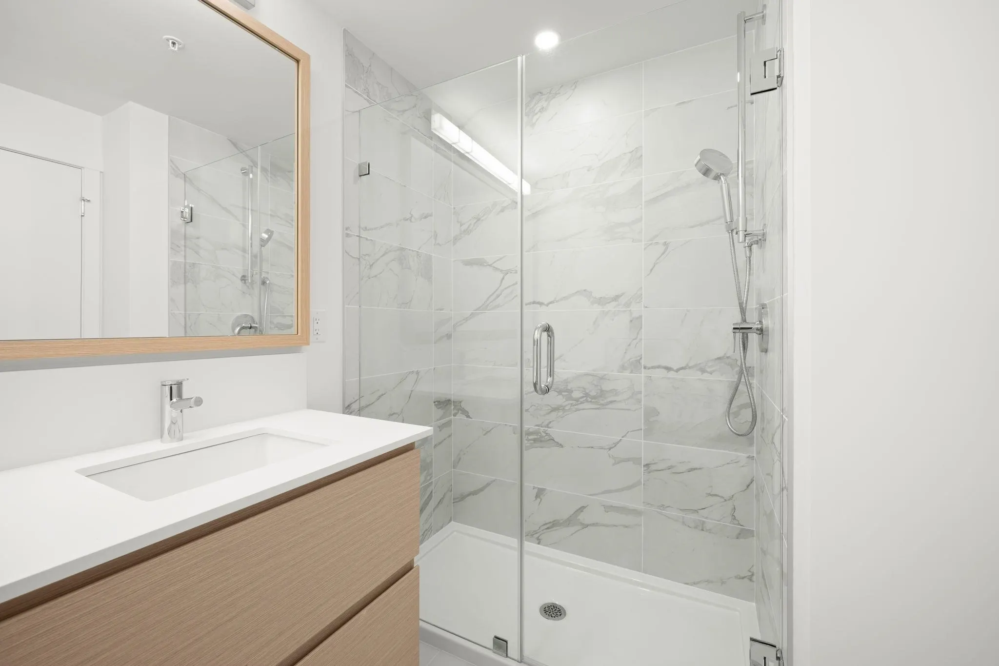 504 4788 Hastings Street