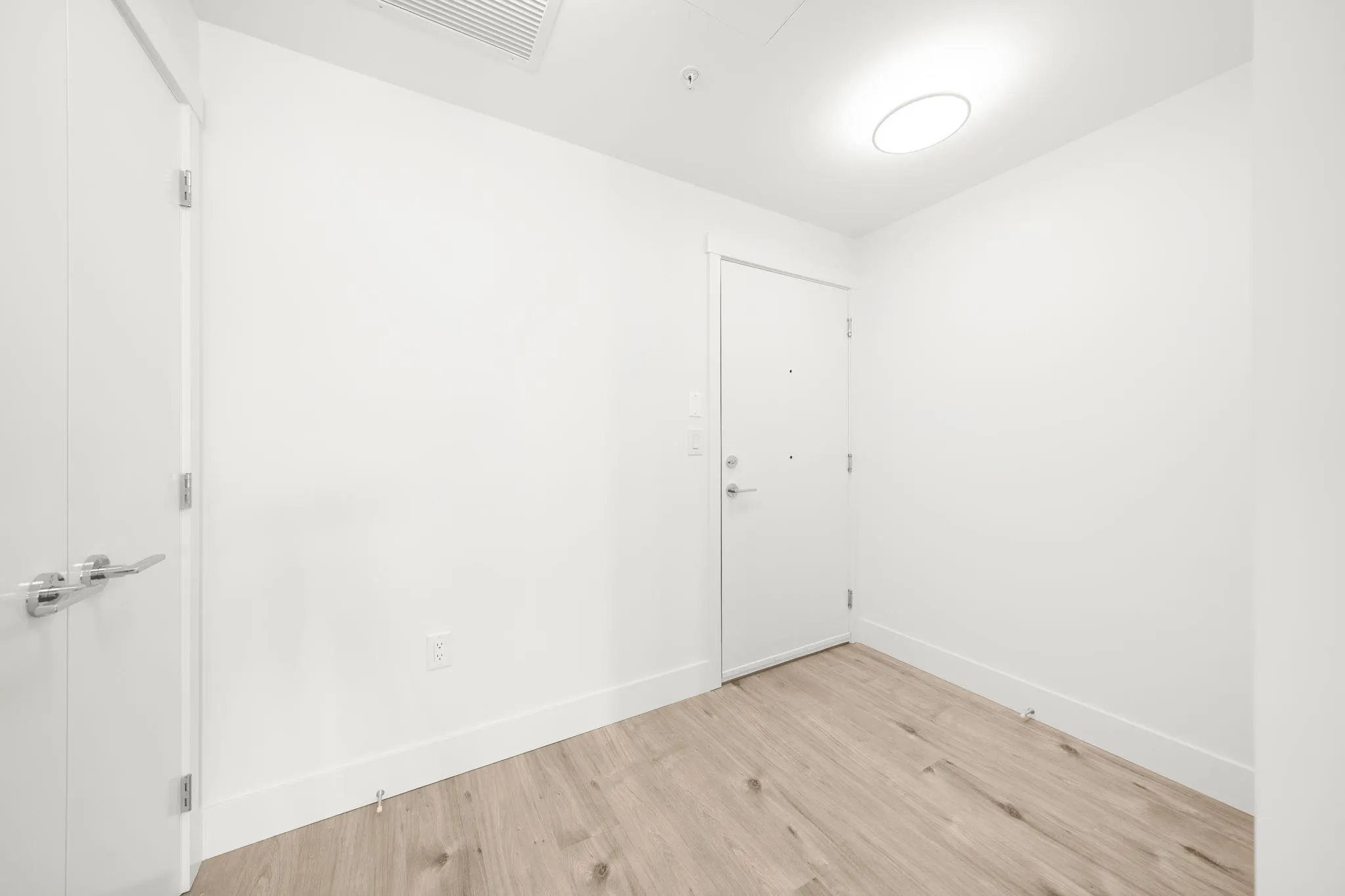 504 4788 Hastings Street