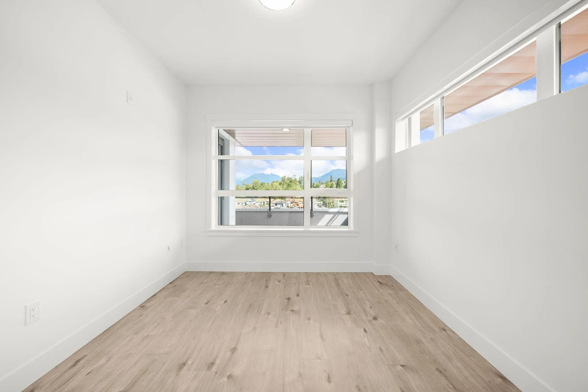 504 4788 Hastings Street