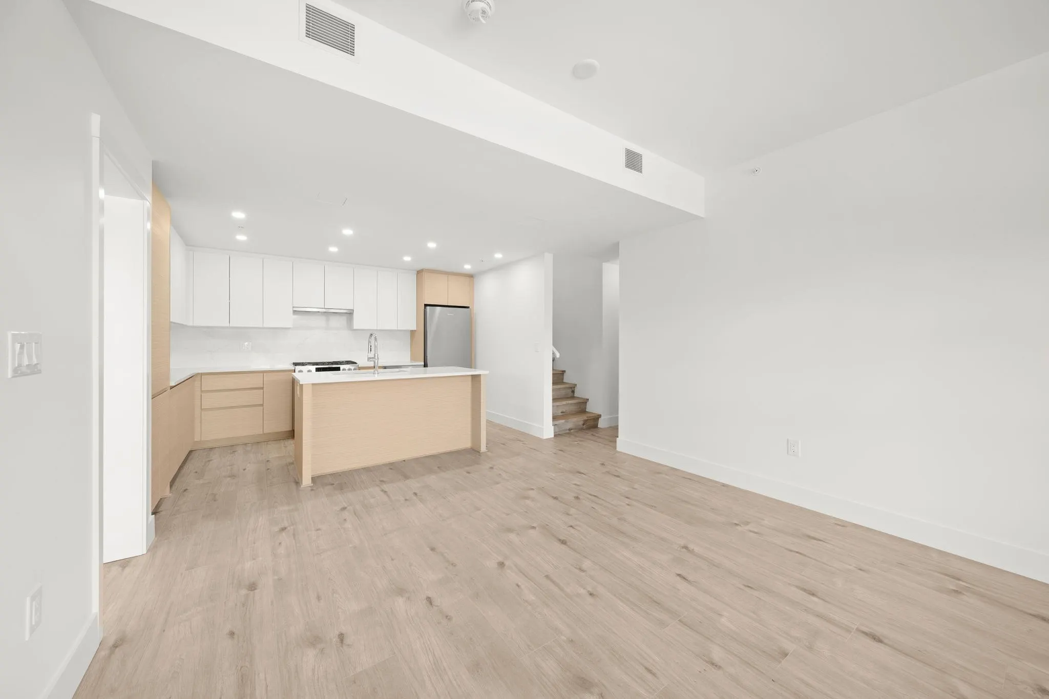 504 4788 Hastings Street