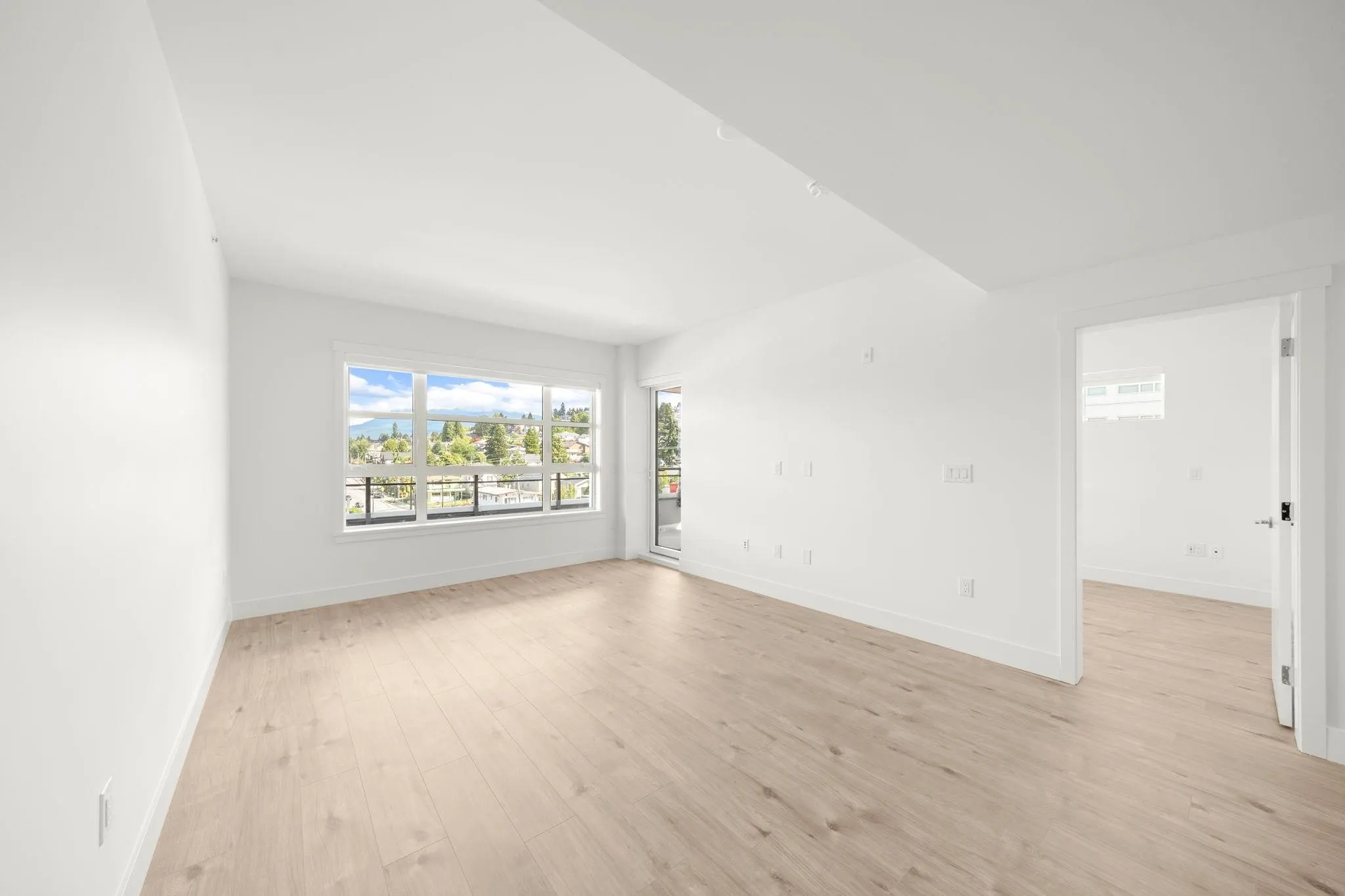 504 4788 Hastings Street