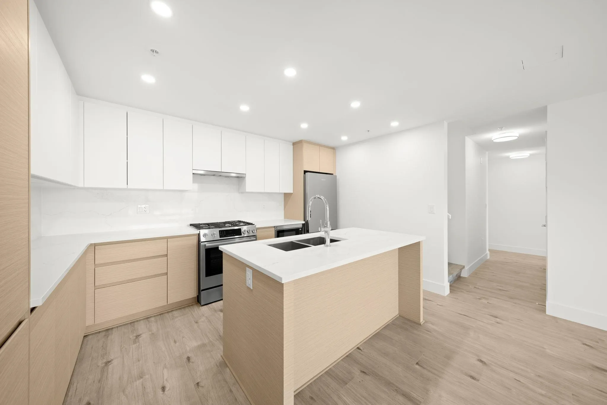 504 4788 Hastings Street