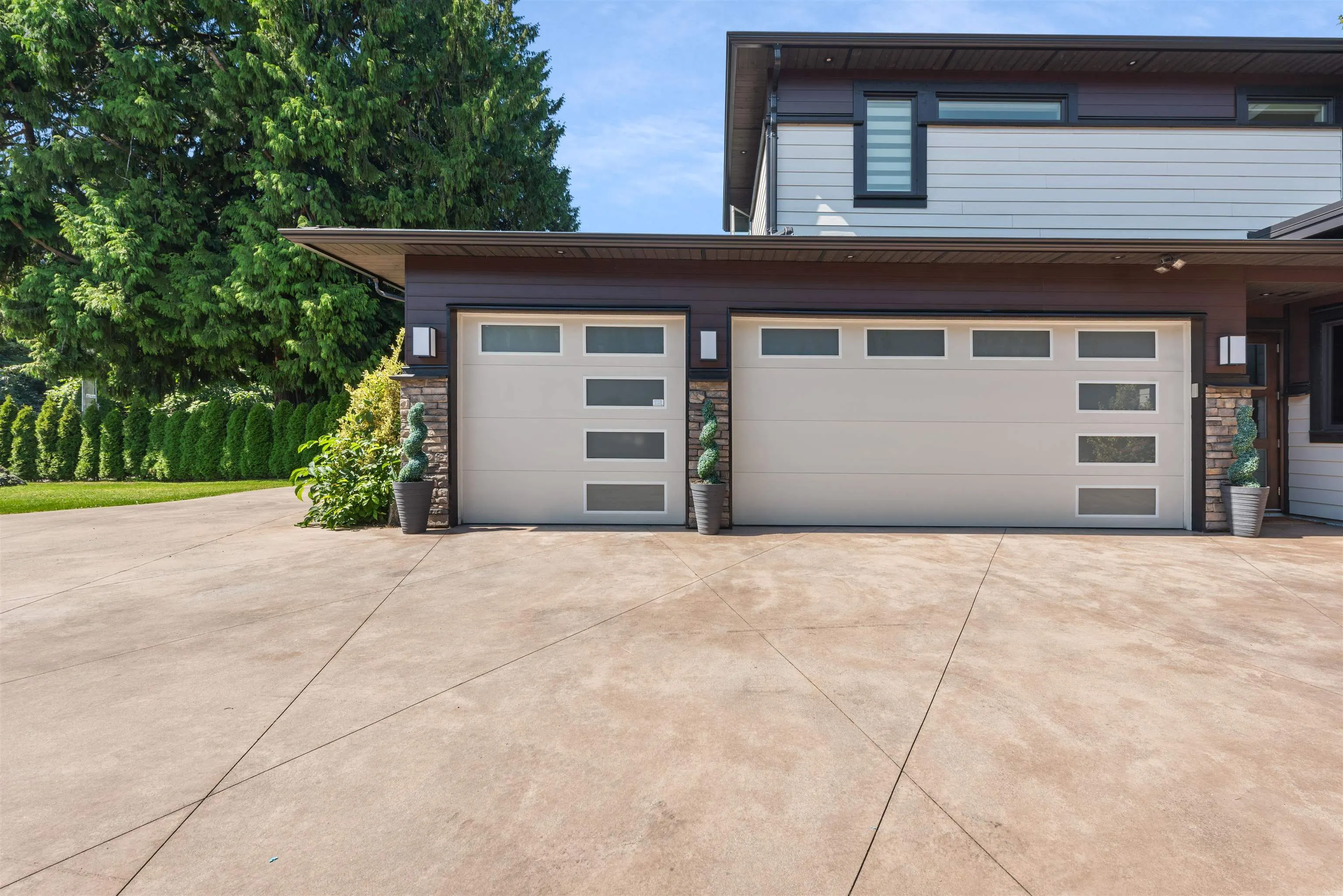 20025 Grade Crescent