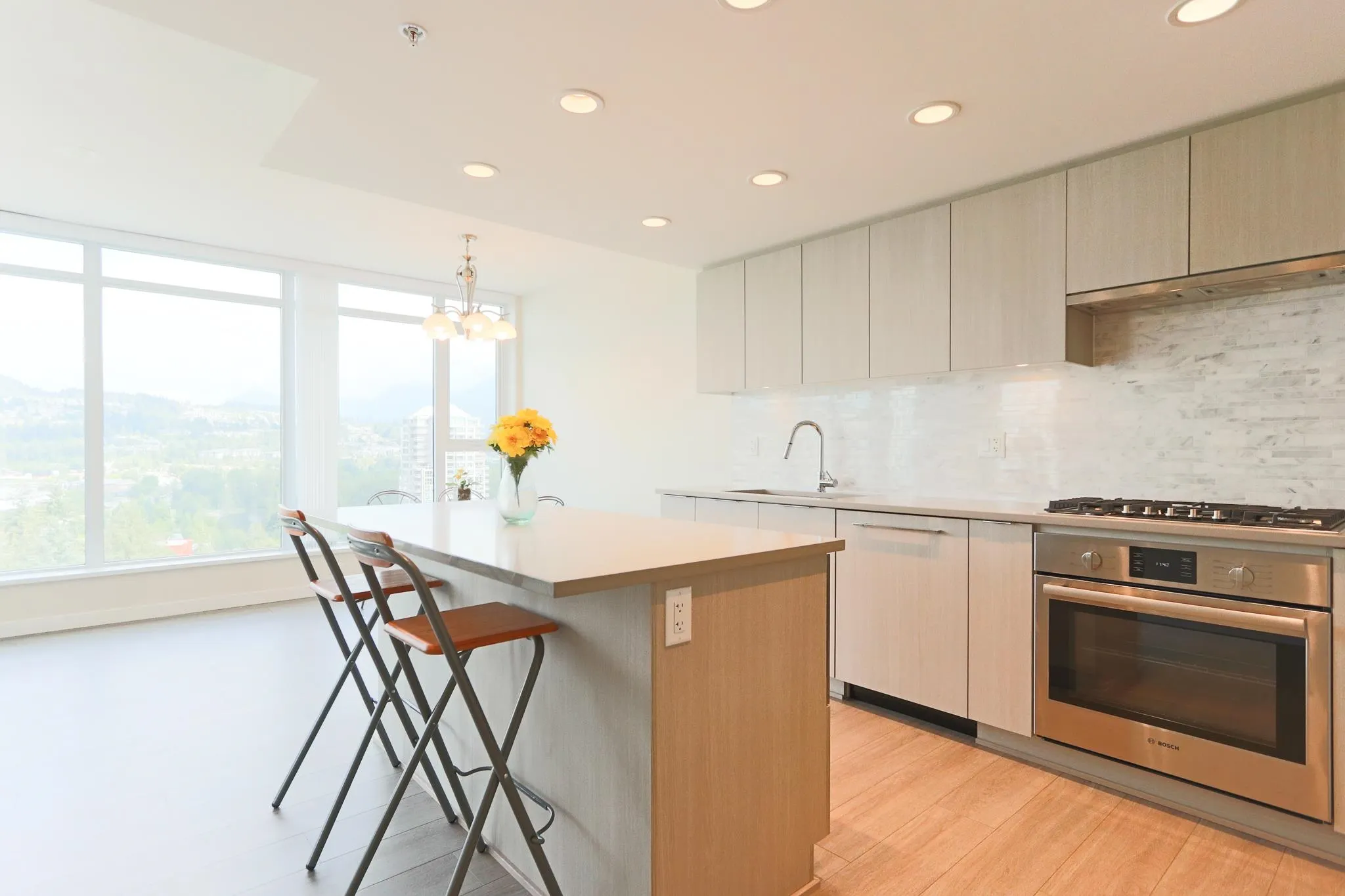 2001 1182 Westwood Street