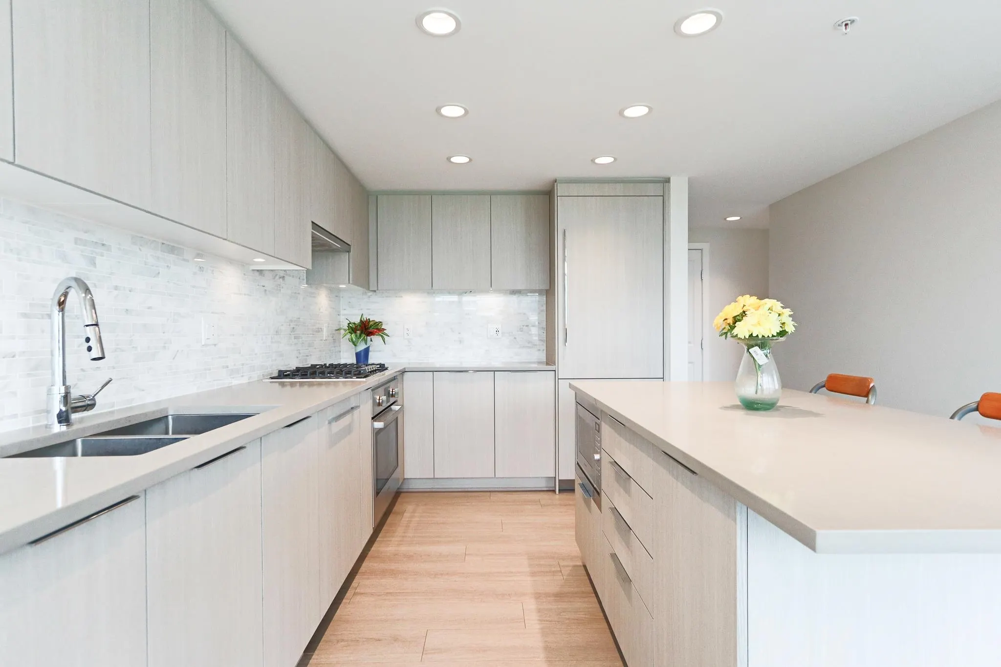 2001 1182 Westwood Street