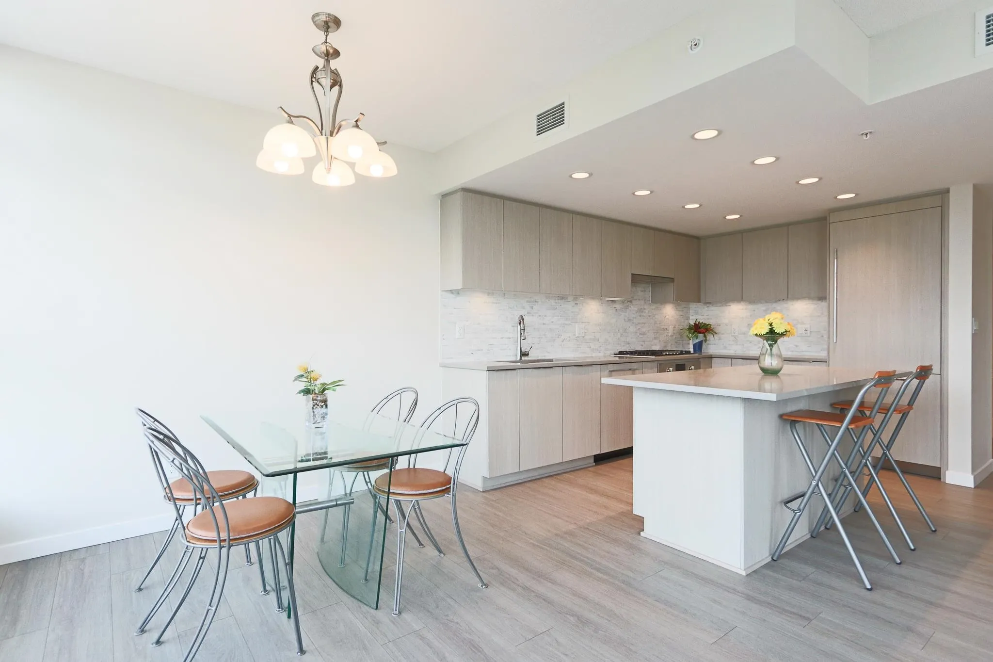 2001 1182 Westwood Street