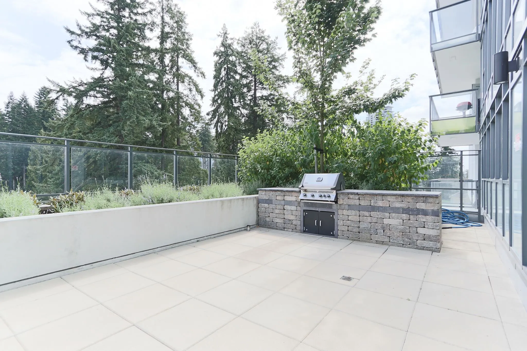 2001 1182 Westwood Street