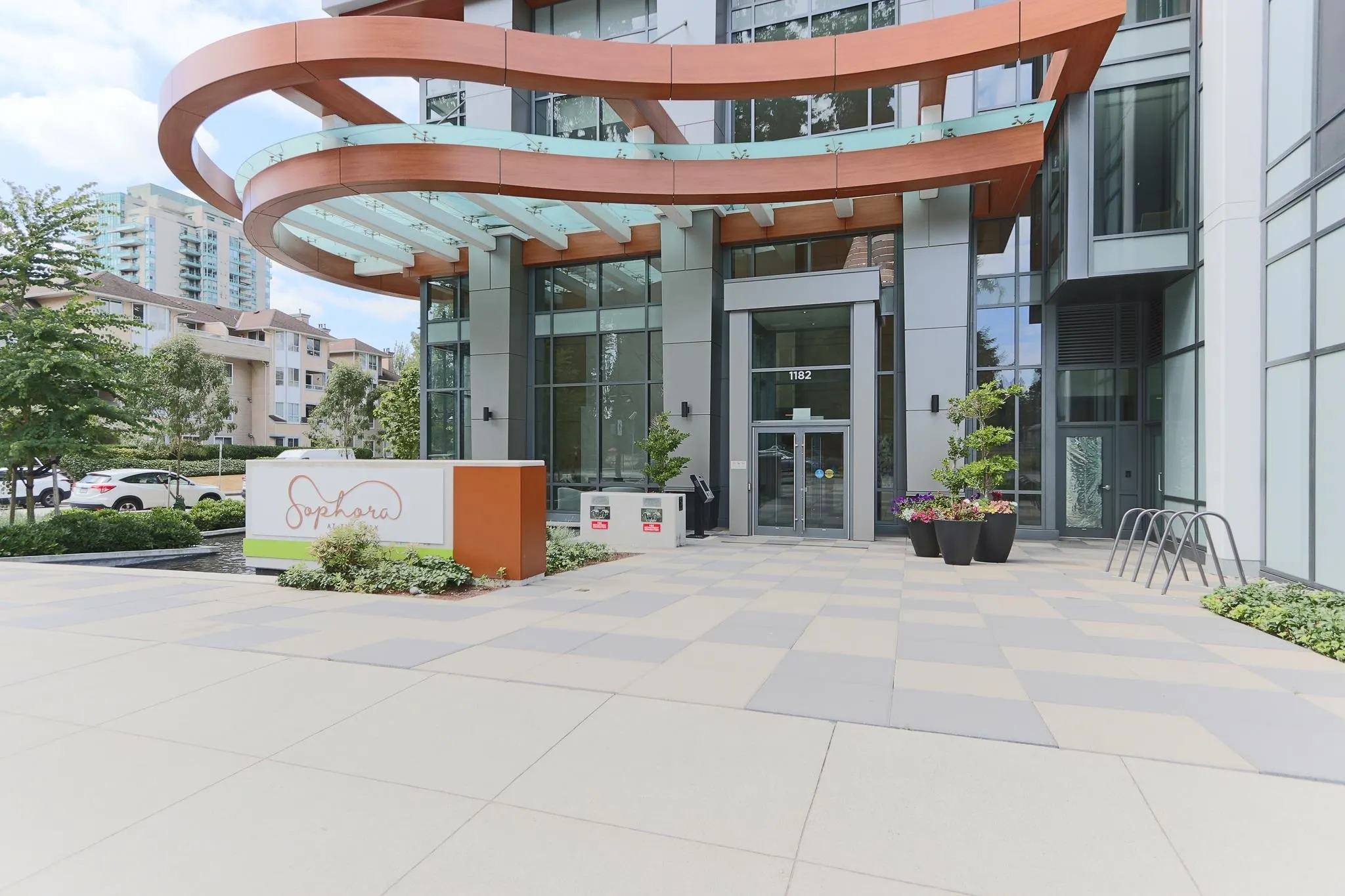 2001 1182 Westwood Street