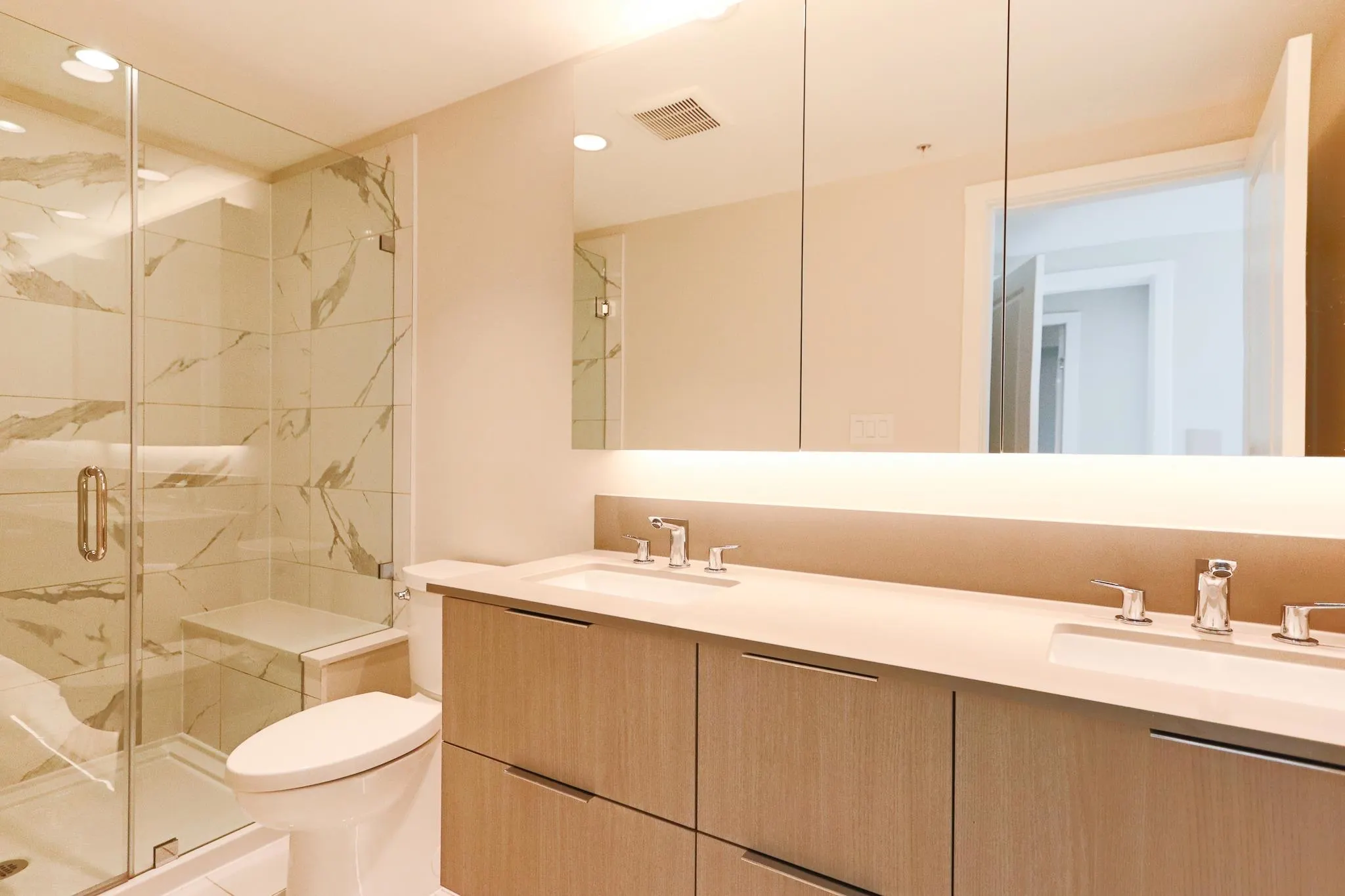 2001 1182 Westwood Street