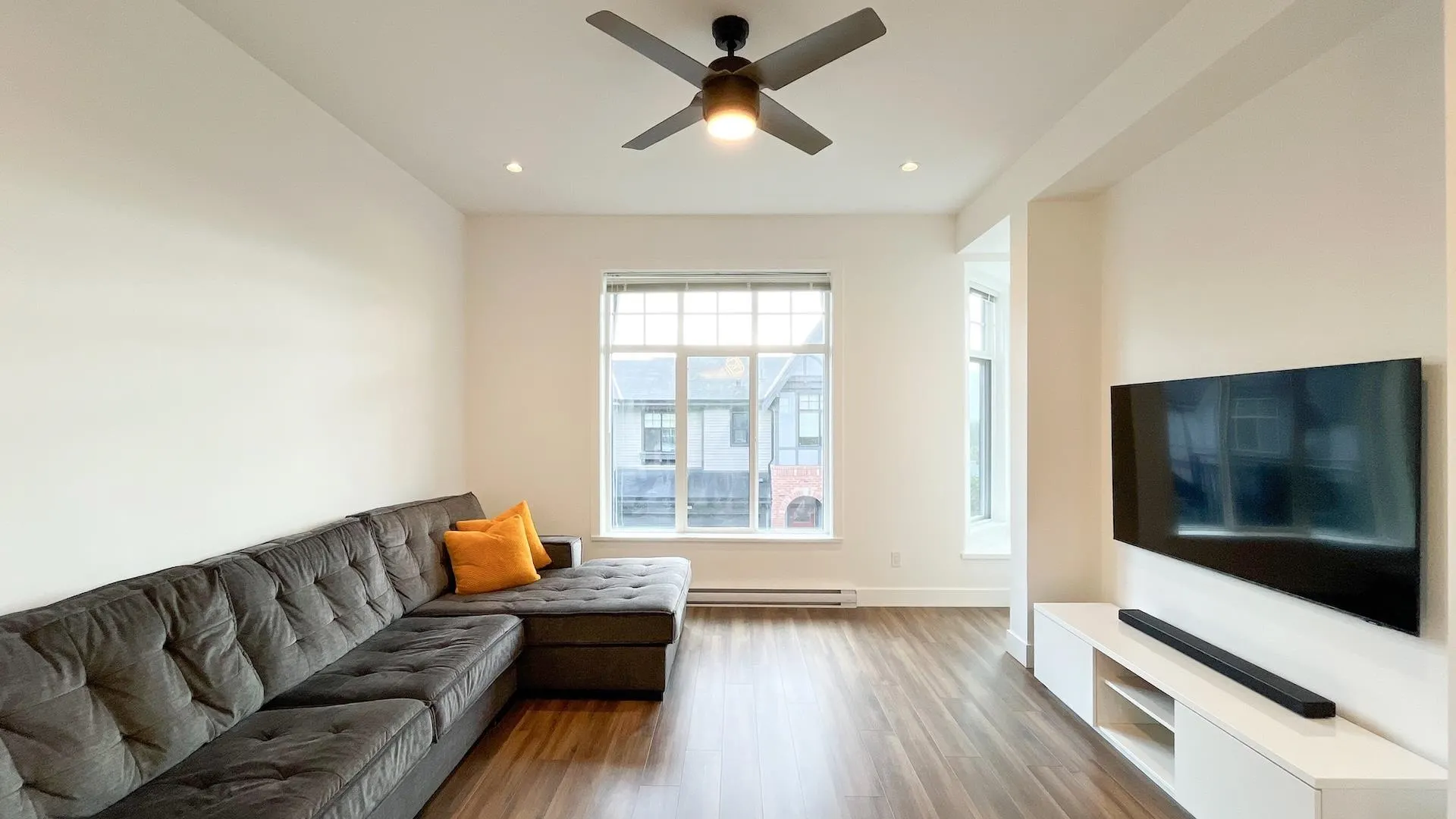 33 3552 Victoria Drive